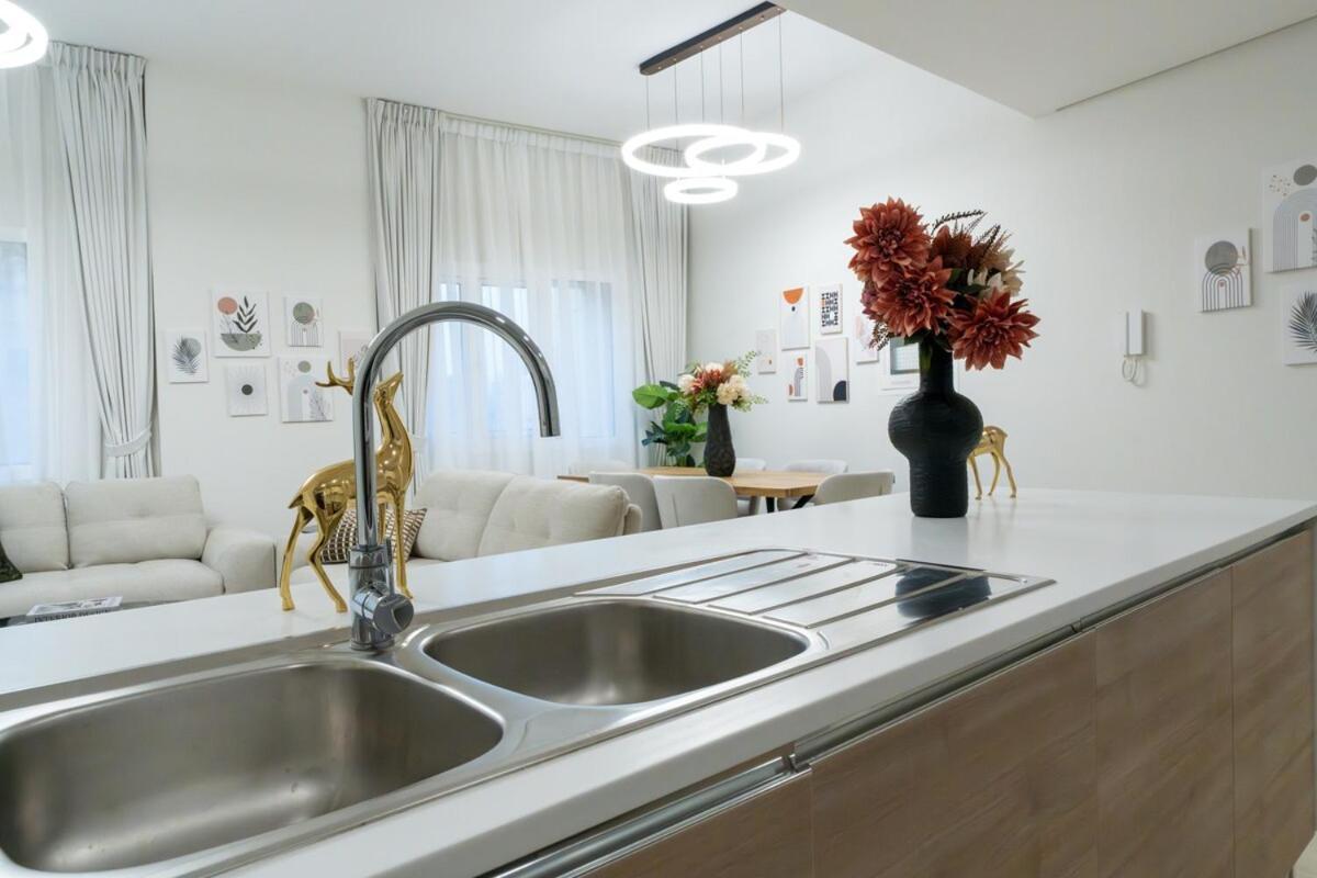 Veluxa - Renovated 1bhk Next To Golf Dubaï