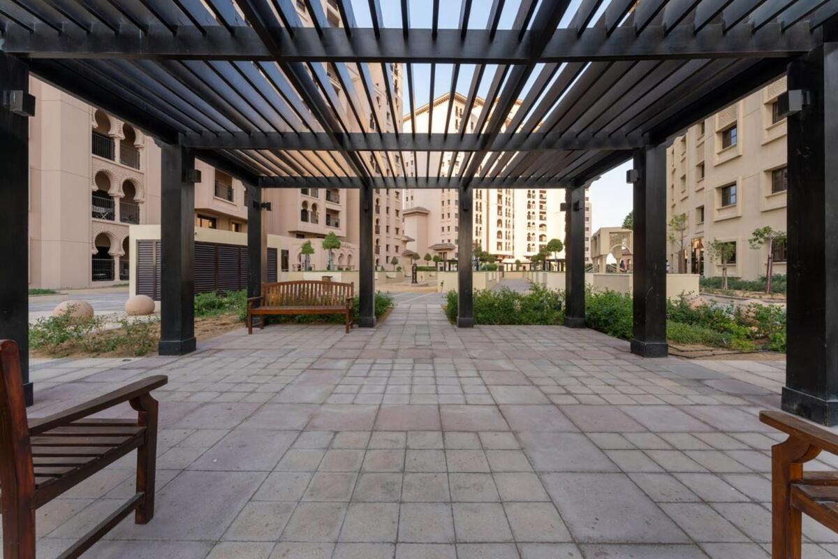 Veluxa - Renovated 1bhk Next To Golf