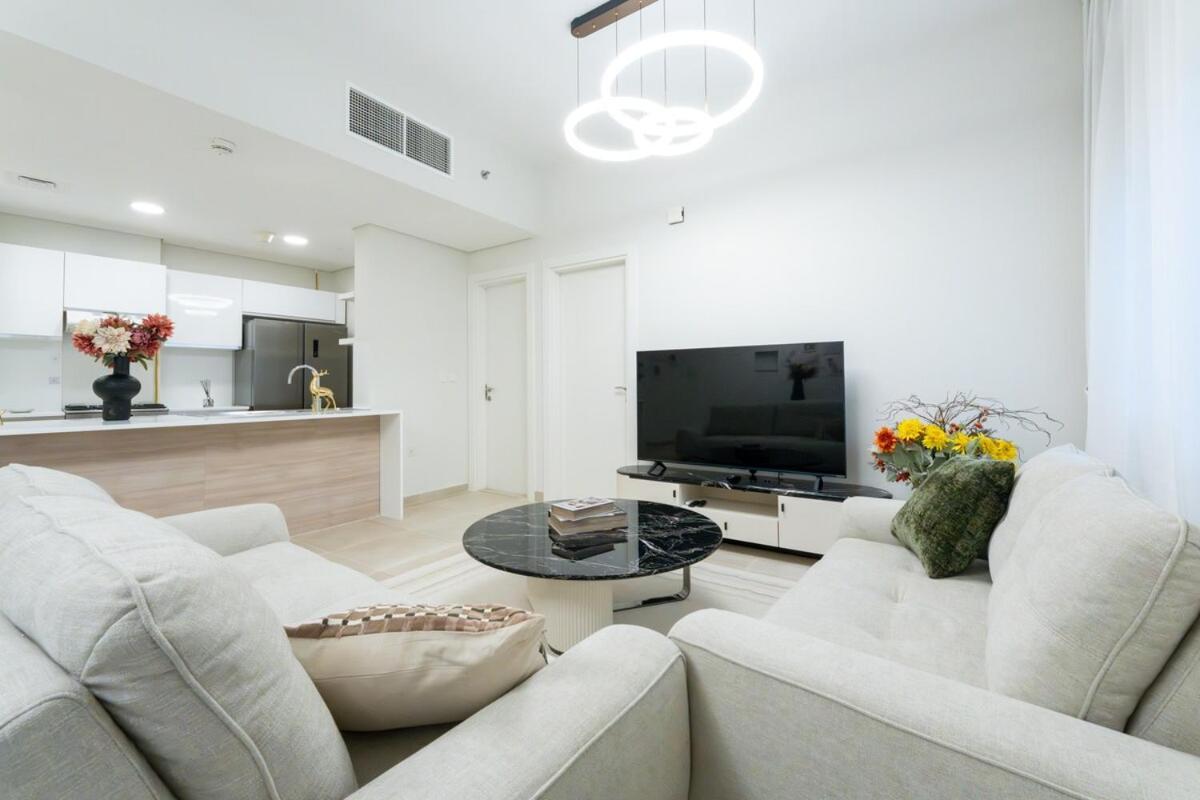 Veluxa - Renovated 1bhk Next To Golf Dubaï