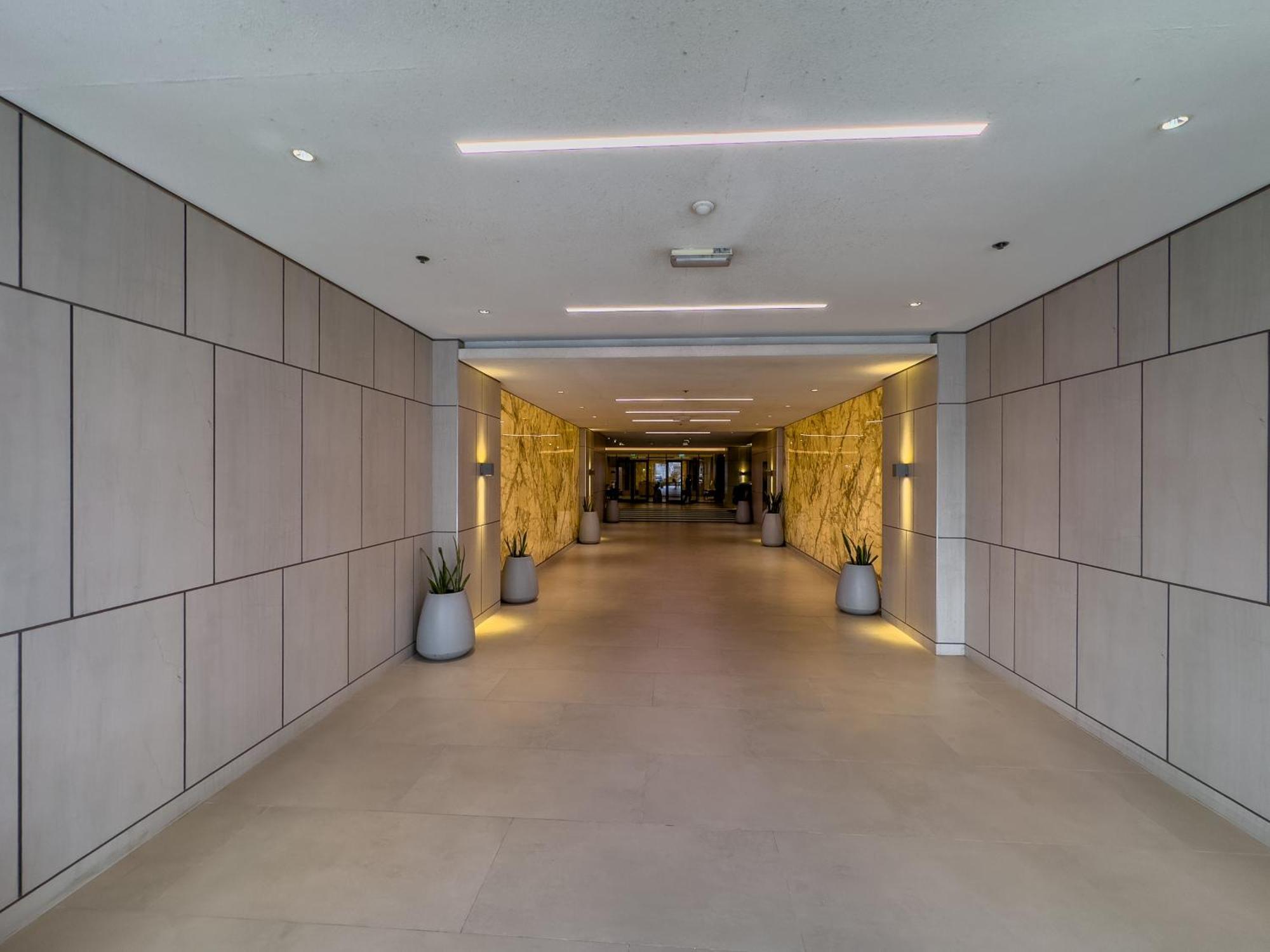 Prime Location - Modern 1br Design - High Floor Appartement *