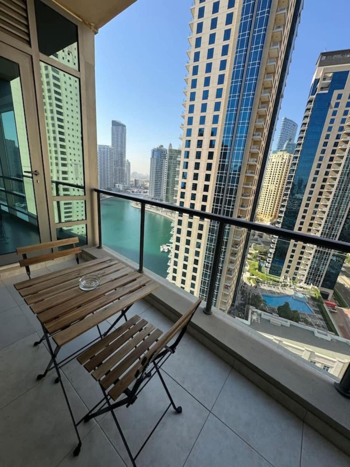 Superb Marina Views I Sleeps 5