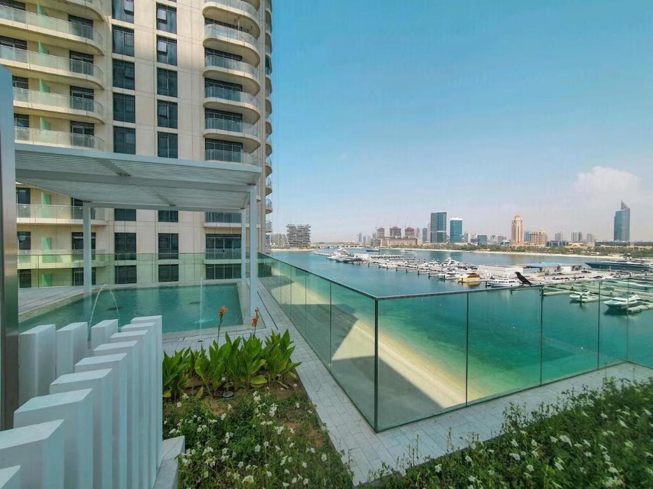 Appartement On The First Line Of The Coast With Access To The And Sea Views *