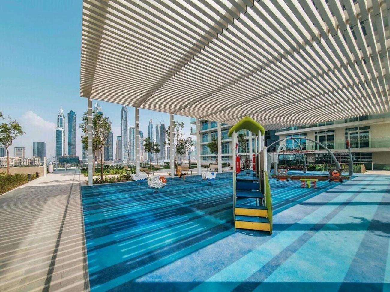 On The First Line Of The Coast With Access To The And Sea Views Appartement Dubaï