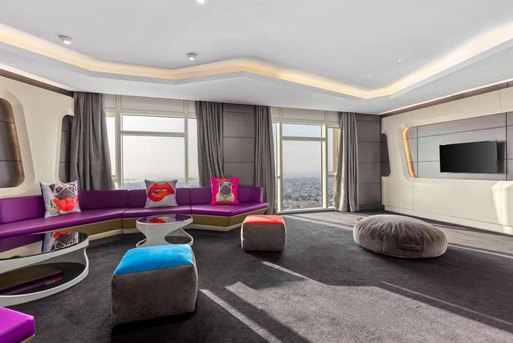 V Dubai, Curio Collection By Hilton