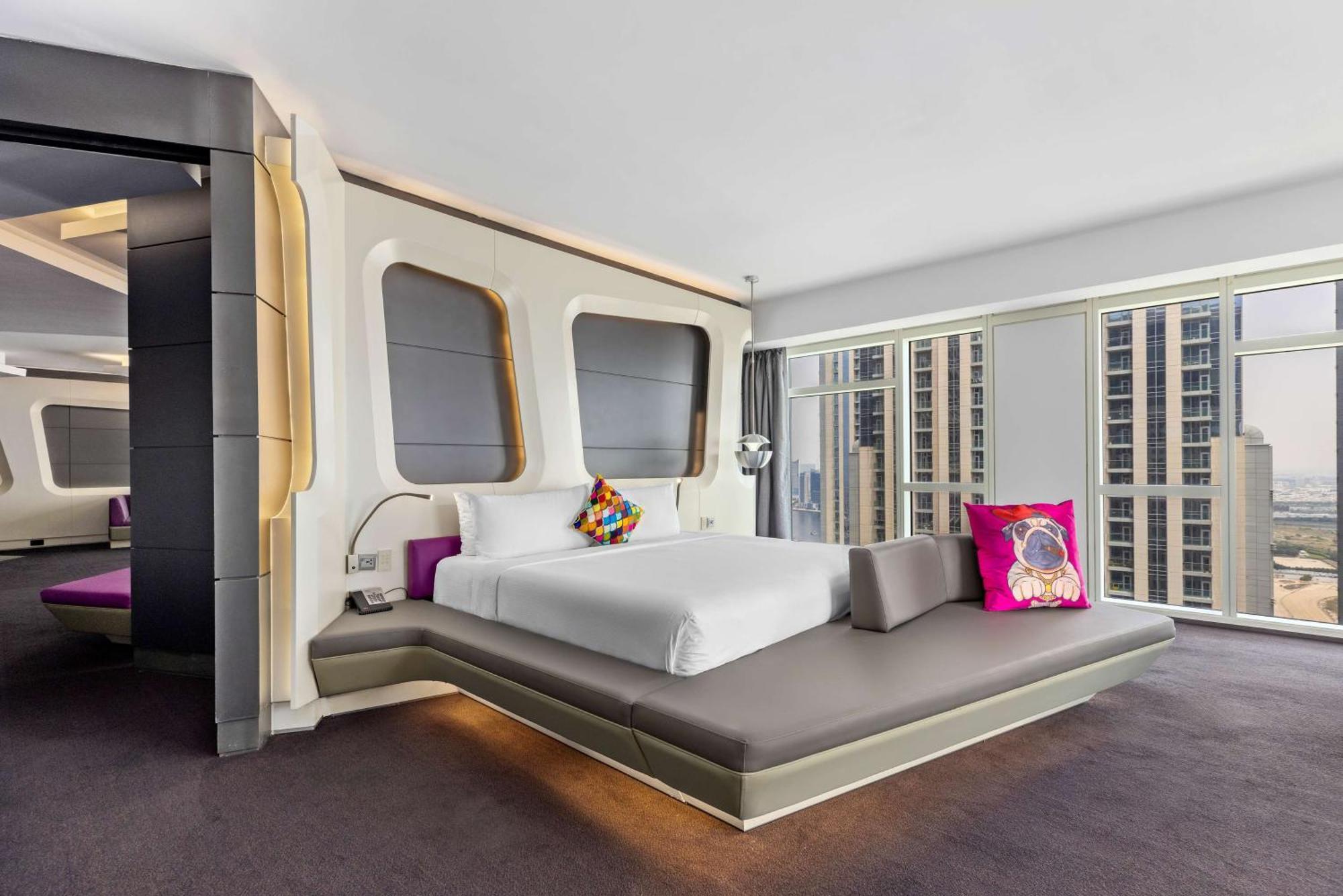 V Dubai, Curio Collection By Hilton Dubái