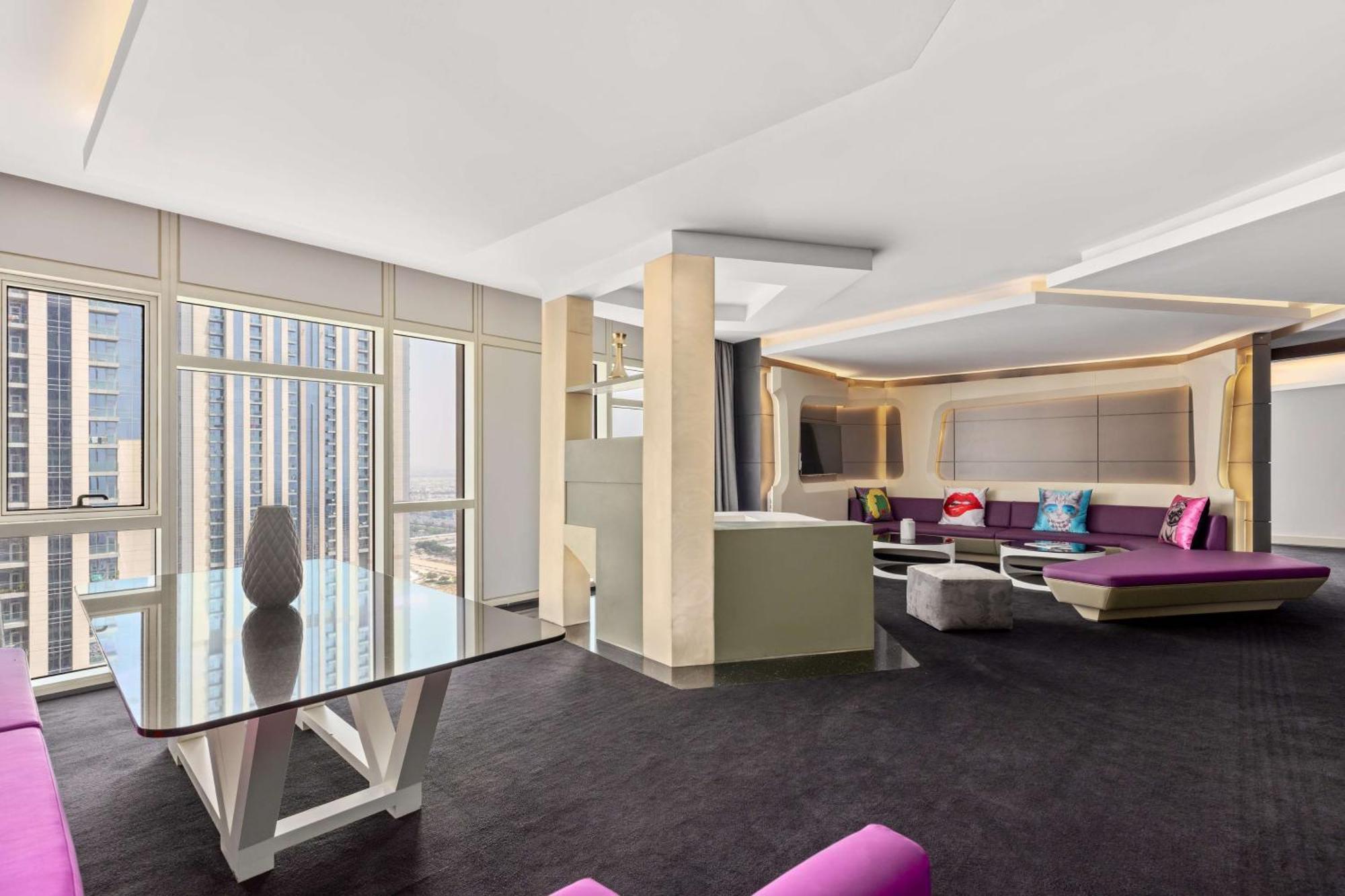 V Dubai, Curio Collection By Hilton