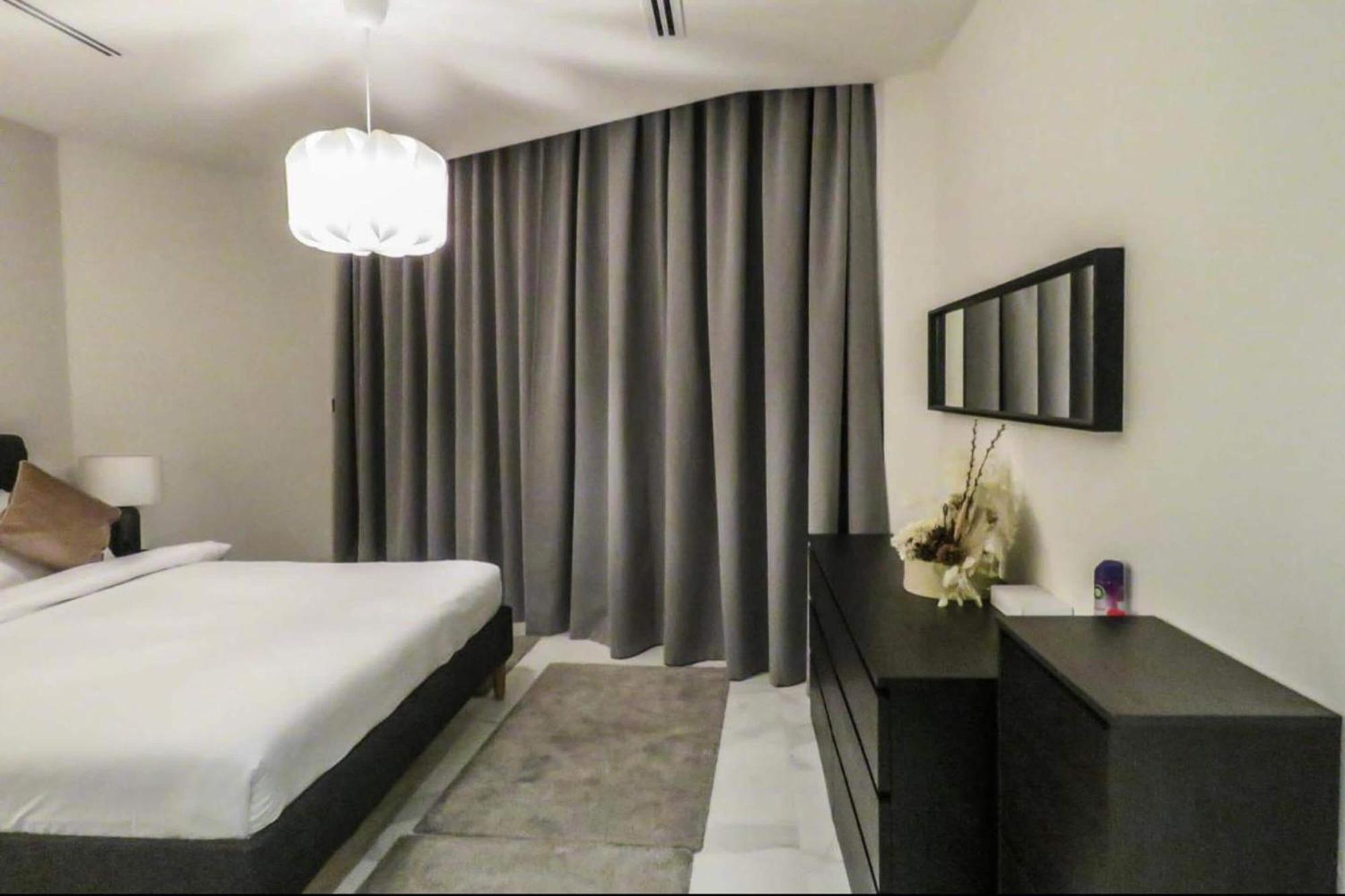 Oyo 1027 Binghatti 2 Bhk Business Bay Appartement *