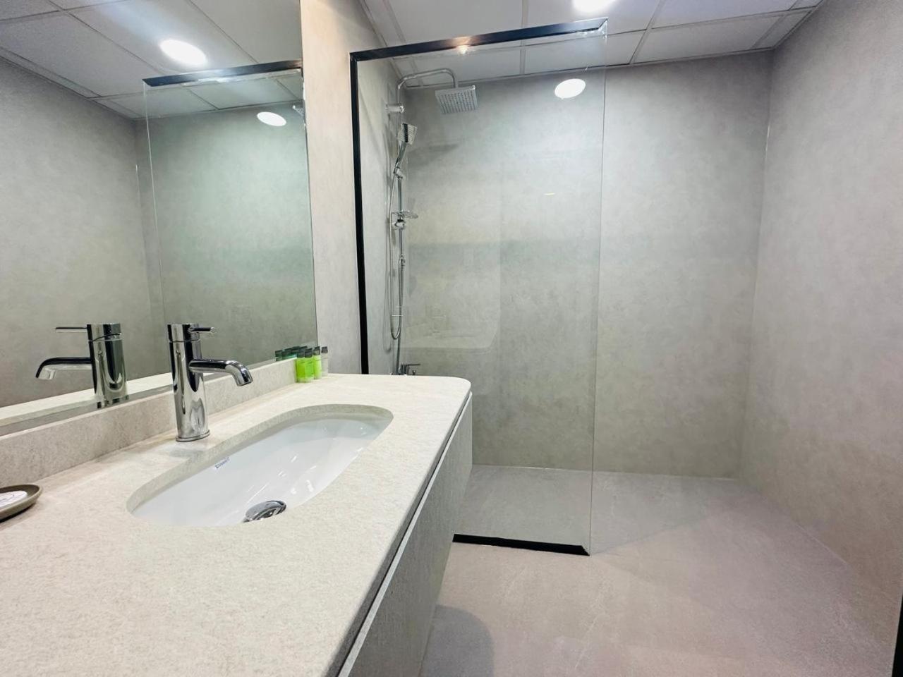 Sunrise Homes - Near Jbr With Huge Balcony - Harbour Views Dubaï
