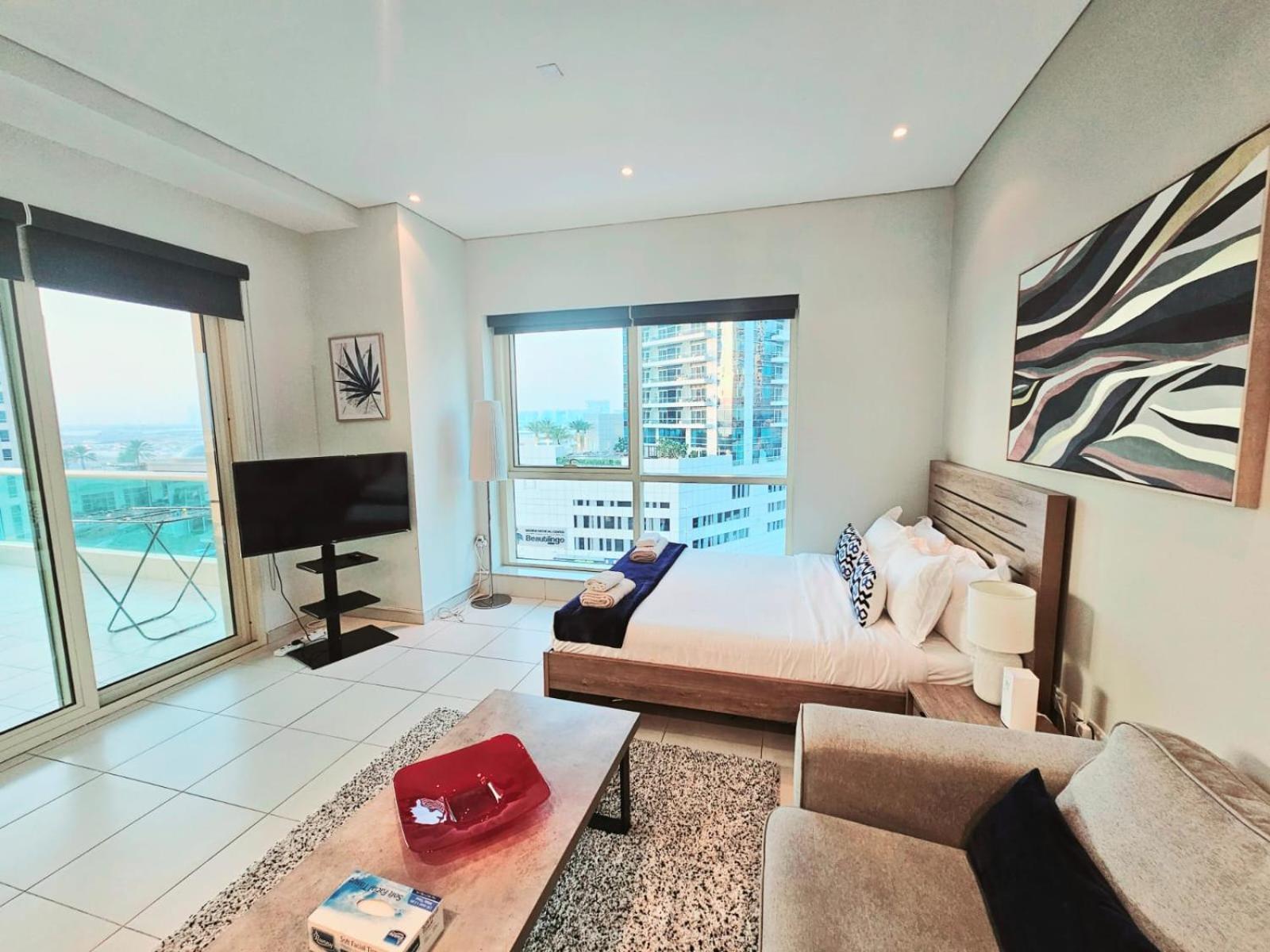 Sunrise Homes - Near Jbr With Huge Balcony - Harbour Views Appartement Dubaï
