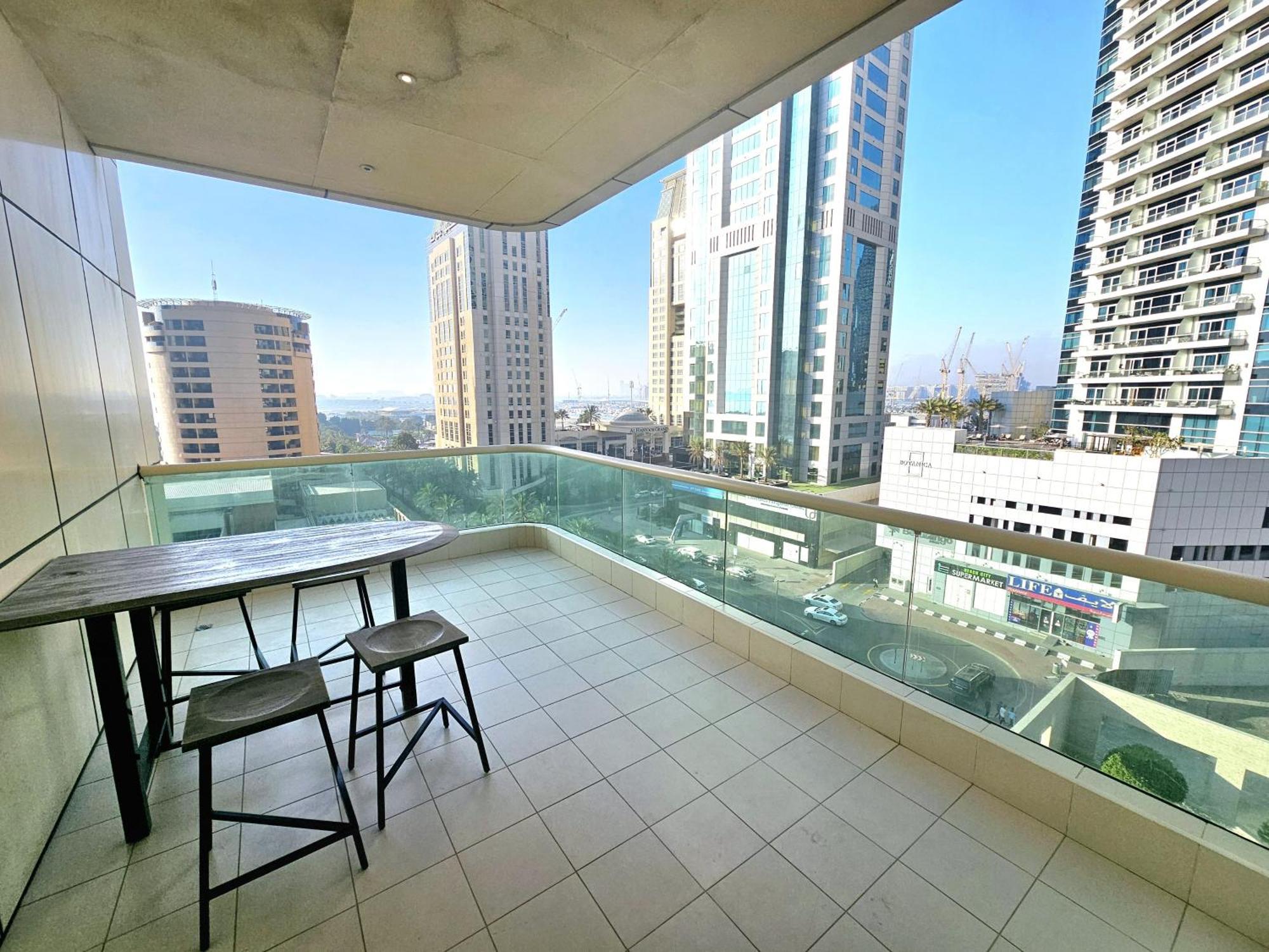 Sunrise Homes - Near Jbr With Huge Balcony - Harbour Views Appartement
