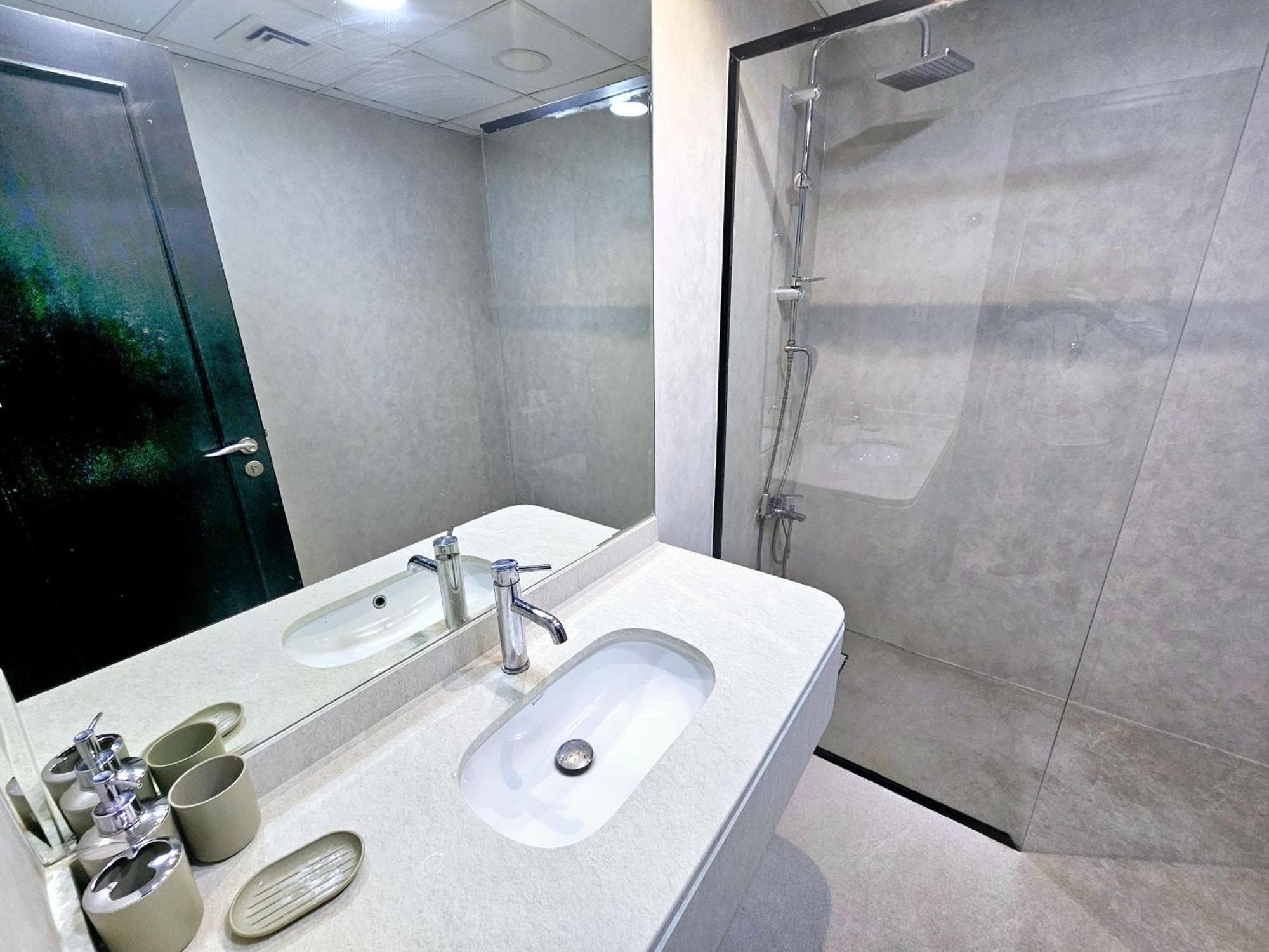 Sunrise Homes - Near Jbr With Huge Balcony - Harbour Views Appartement *