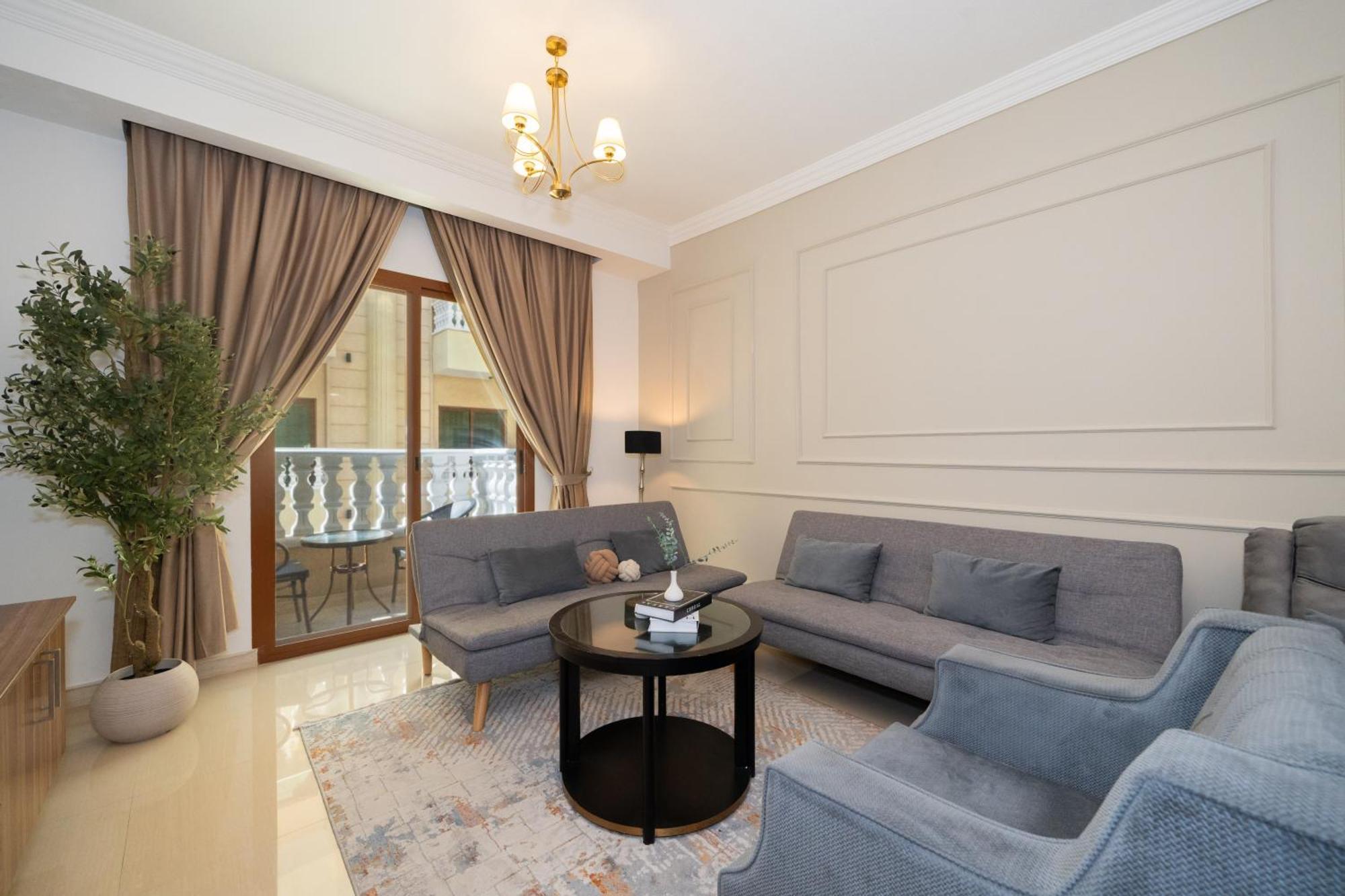 Luxe Spacious 1 Bedroom *