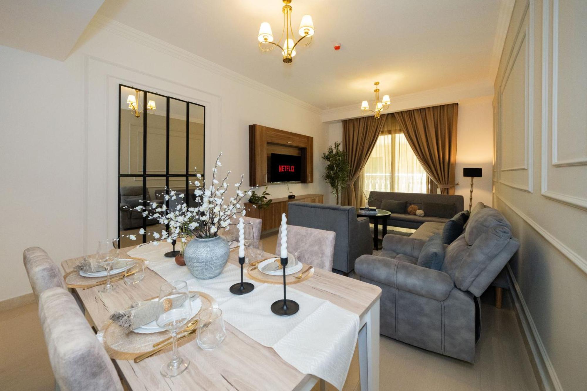 Luxe Spacious 1 Bedroom Appartement *