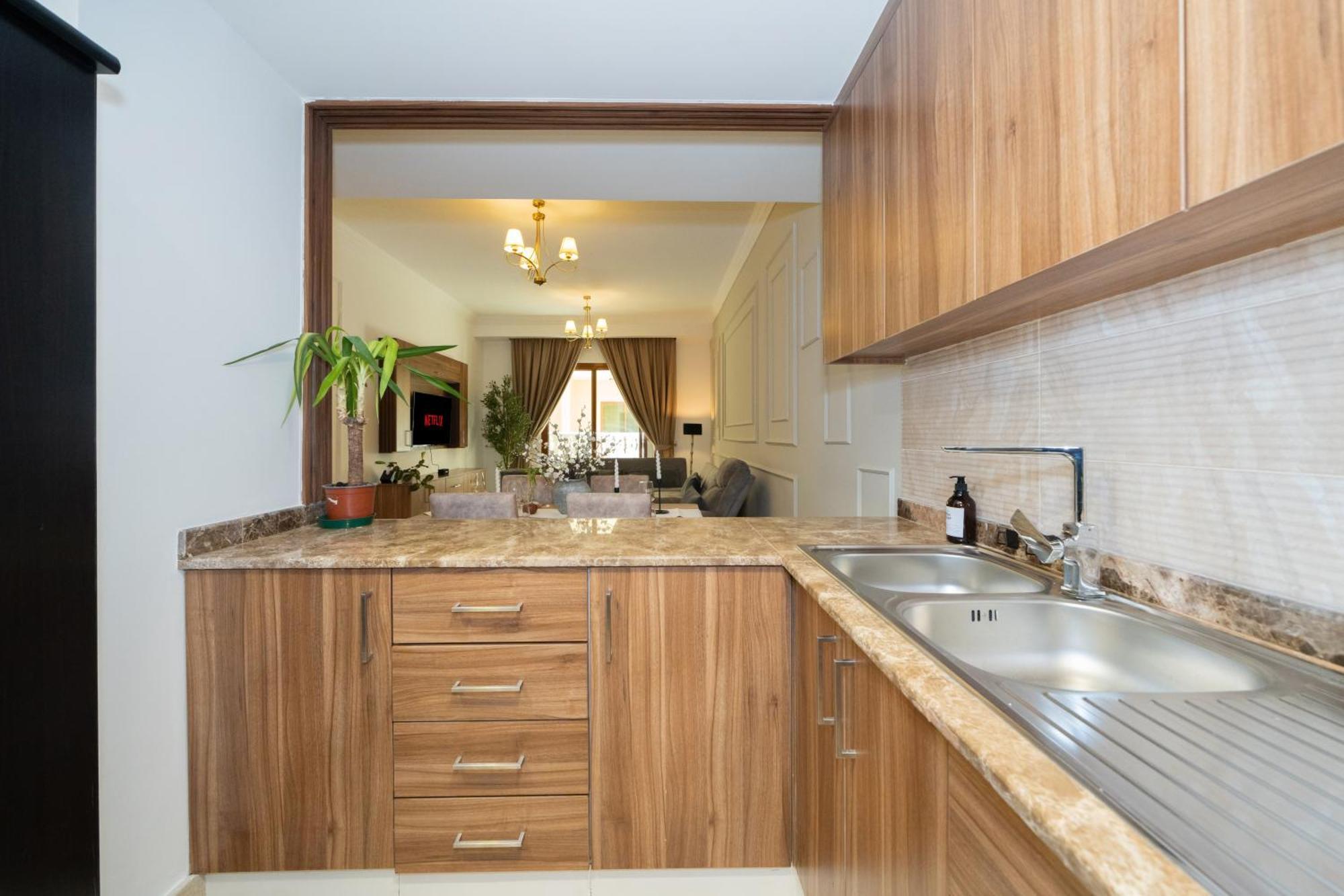 Luxe Spacious 1 Bedroom *