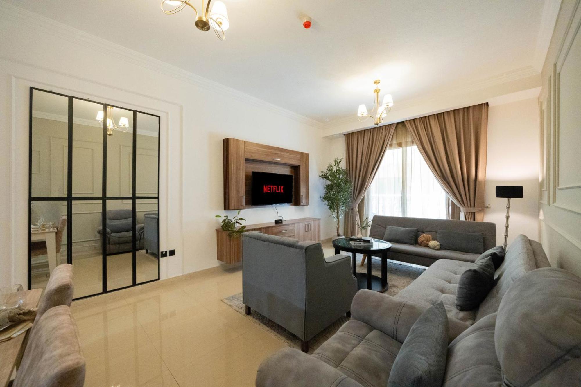 Luxe Spacious 1 Bedroom
