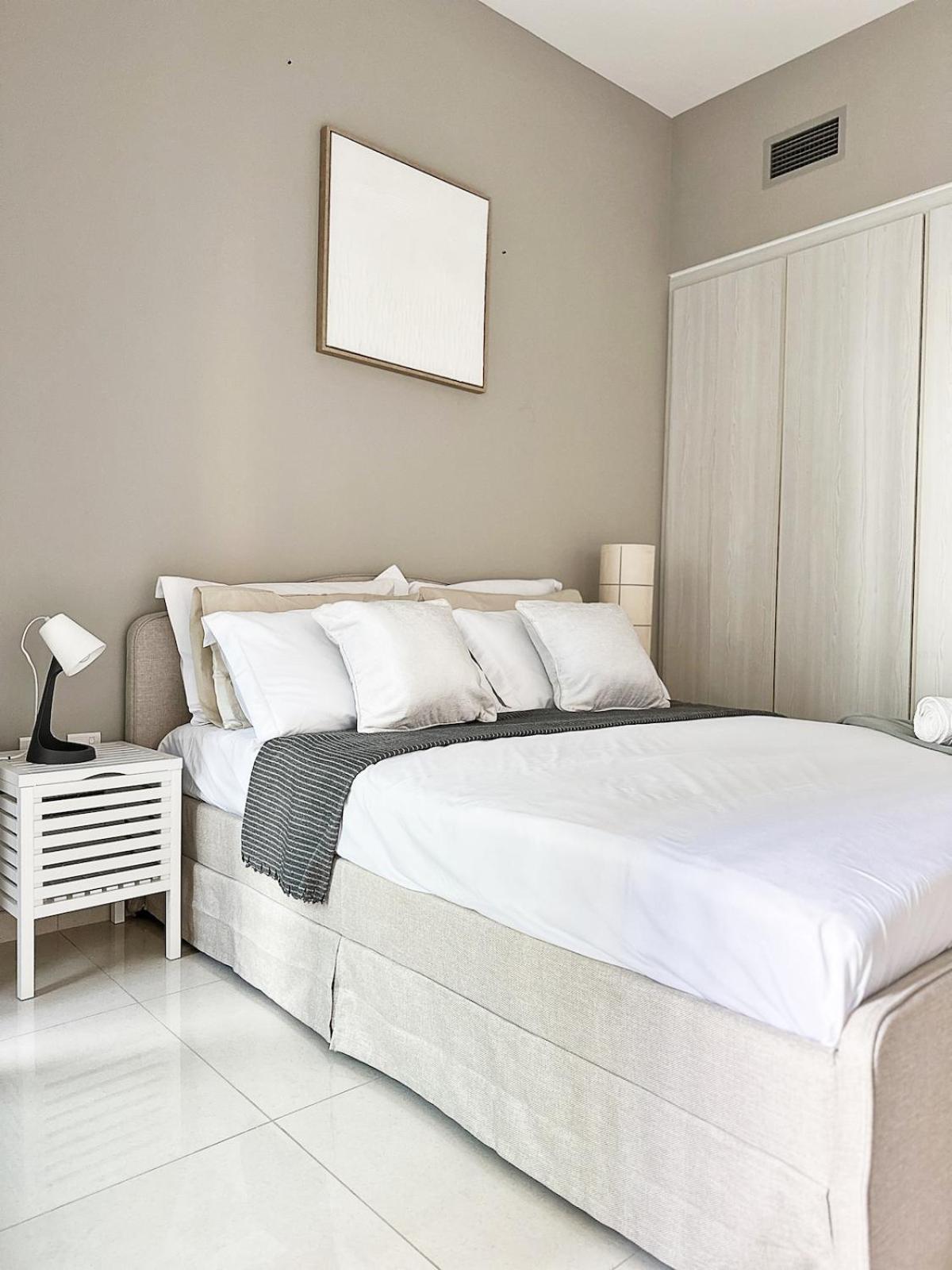 Lejlighed Burj Bliss - Canal-view Luxury 1br Downtown Dubai