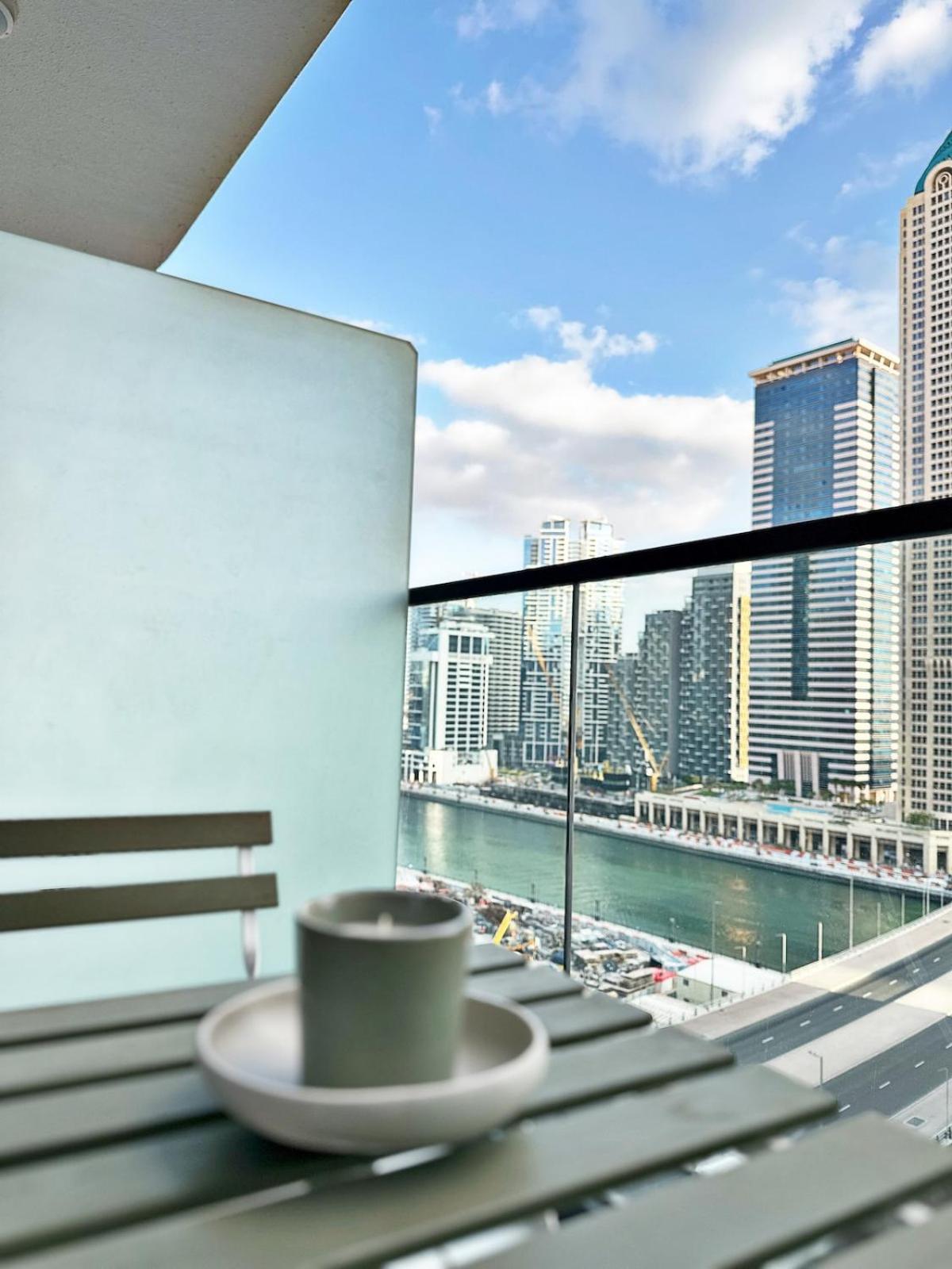 Burj Bliss - Canal-view Luxury 1br Downtown Appartement Dubaï
