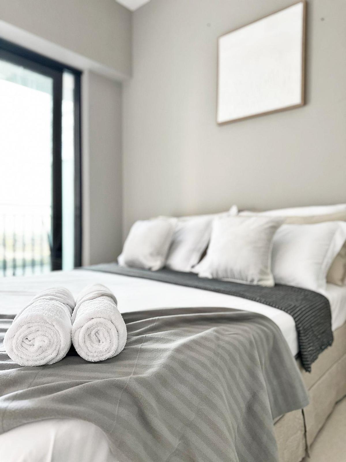 Burj Bliss - Canal-view Luxury 1br Downtown Appartement Dubaï