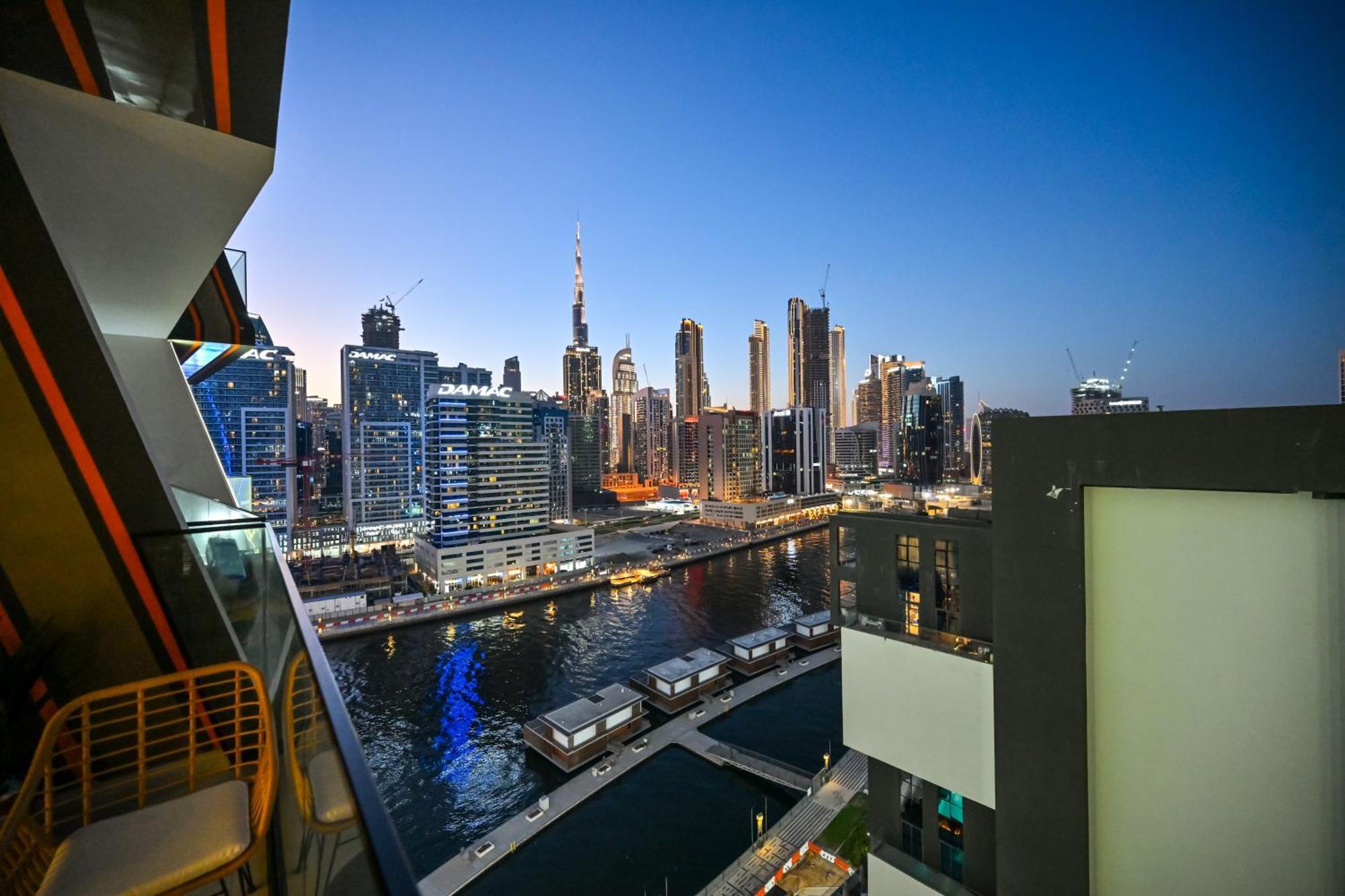 Apartamento Luxurious One Bed Near Mall With Burj And Canal View Dubái