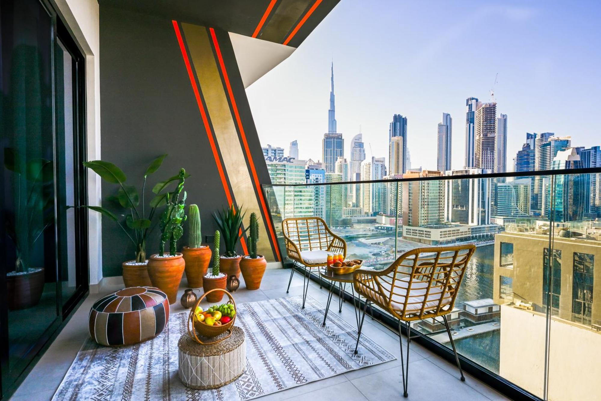 Luxurious One Bed Near Mall With Burj And Canal View Apartamento