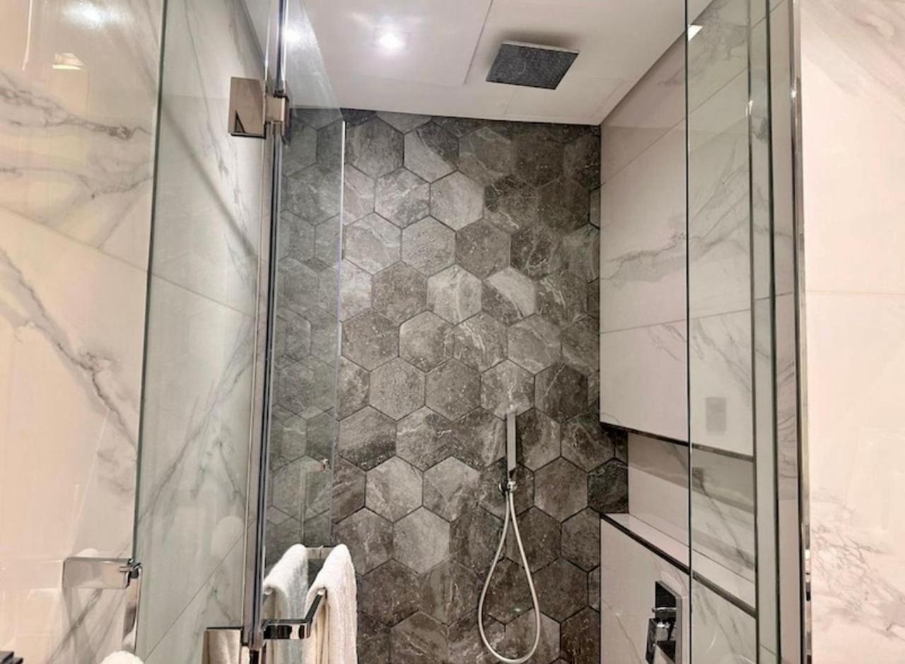 Mag 318 - 3 Min Walk To Mall - Luxury - Pool & Sls View *