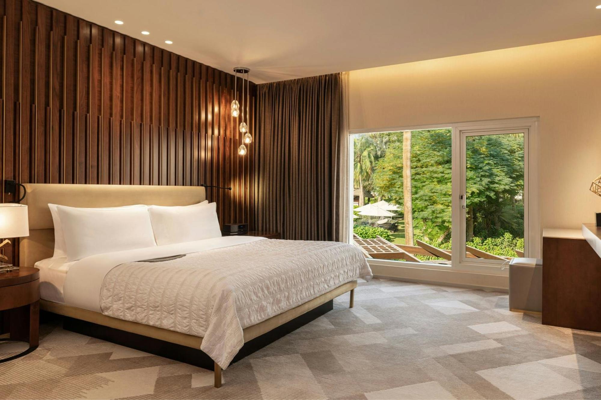 Le Meridien & Conference Centre Hotel 5*