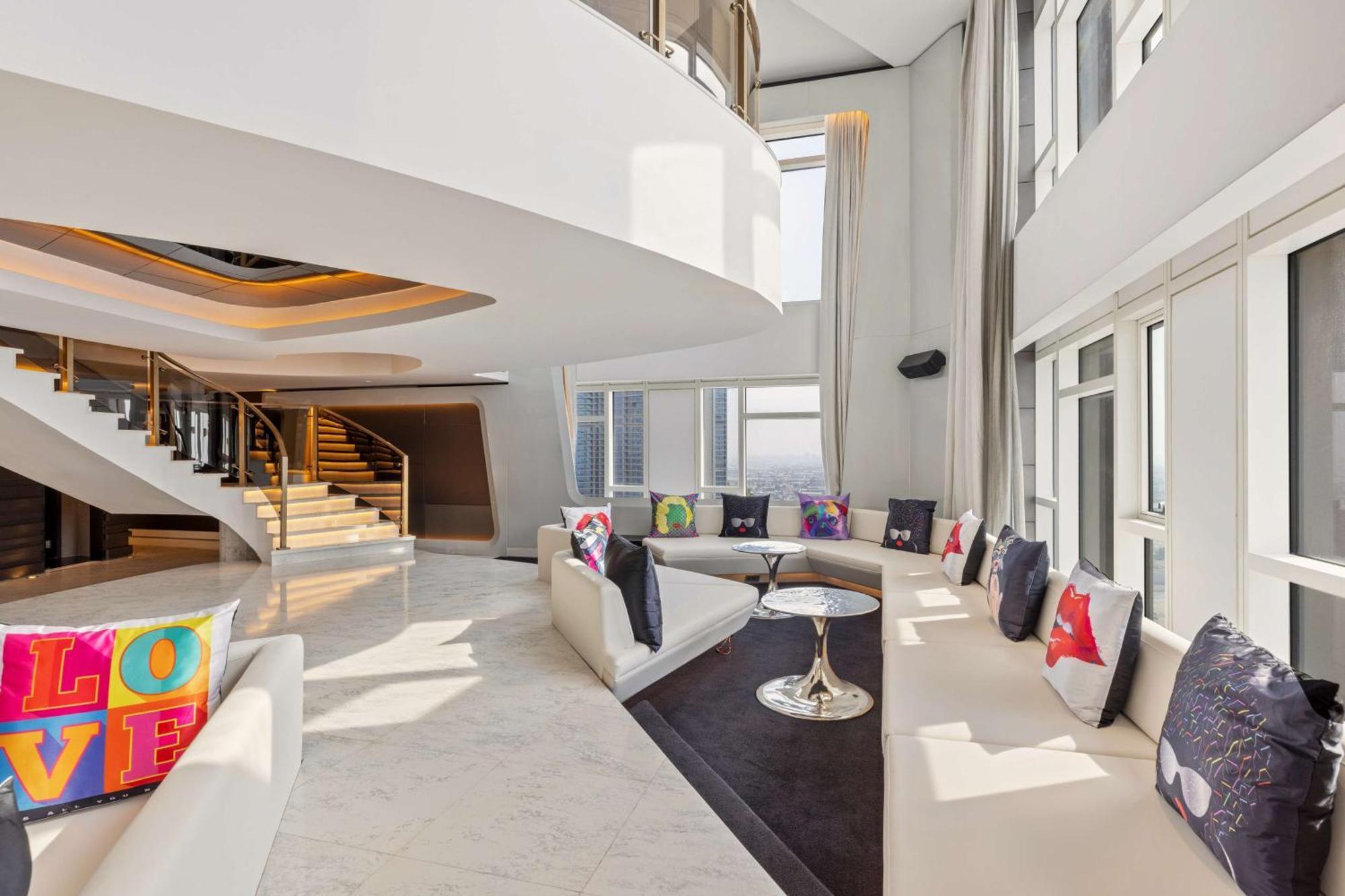 Hotel V Dubai, Curio Collection By Hilton Dubái