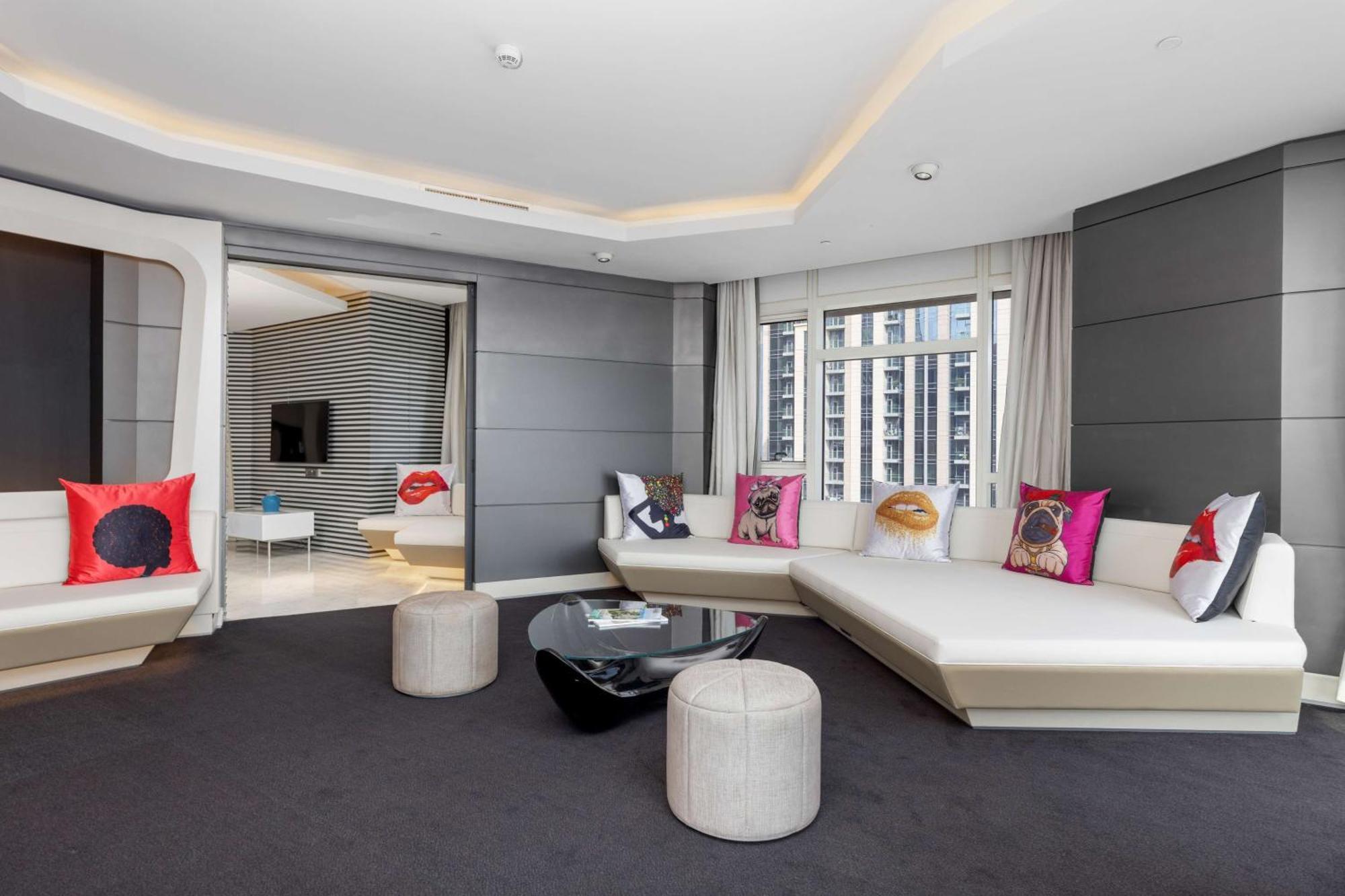V Dubai, Curio Collection By Hilton 5*