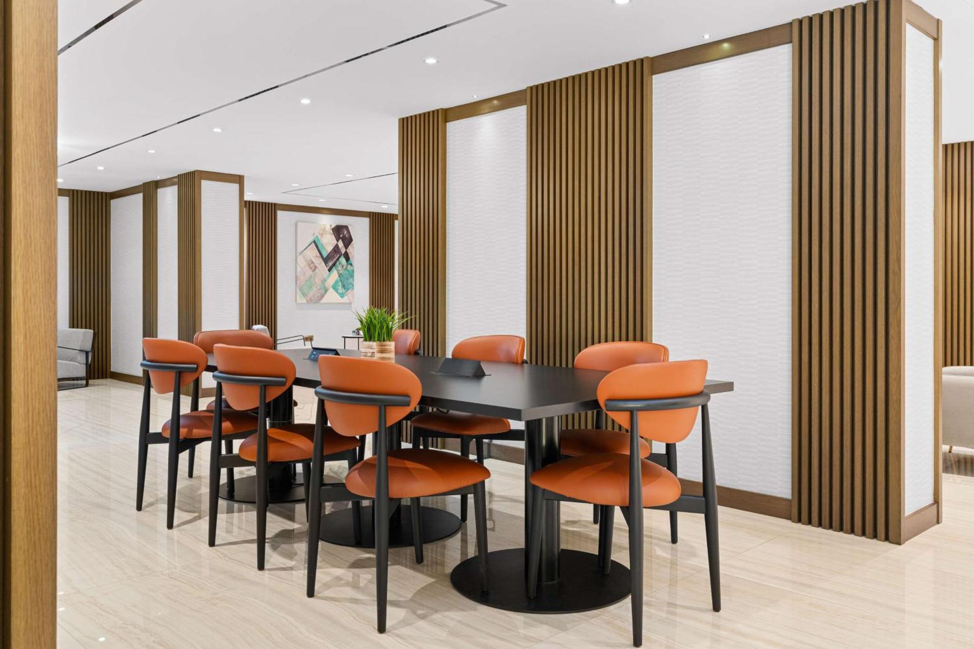 Radisson Damac Hills 4* Dubái