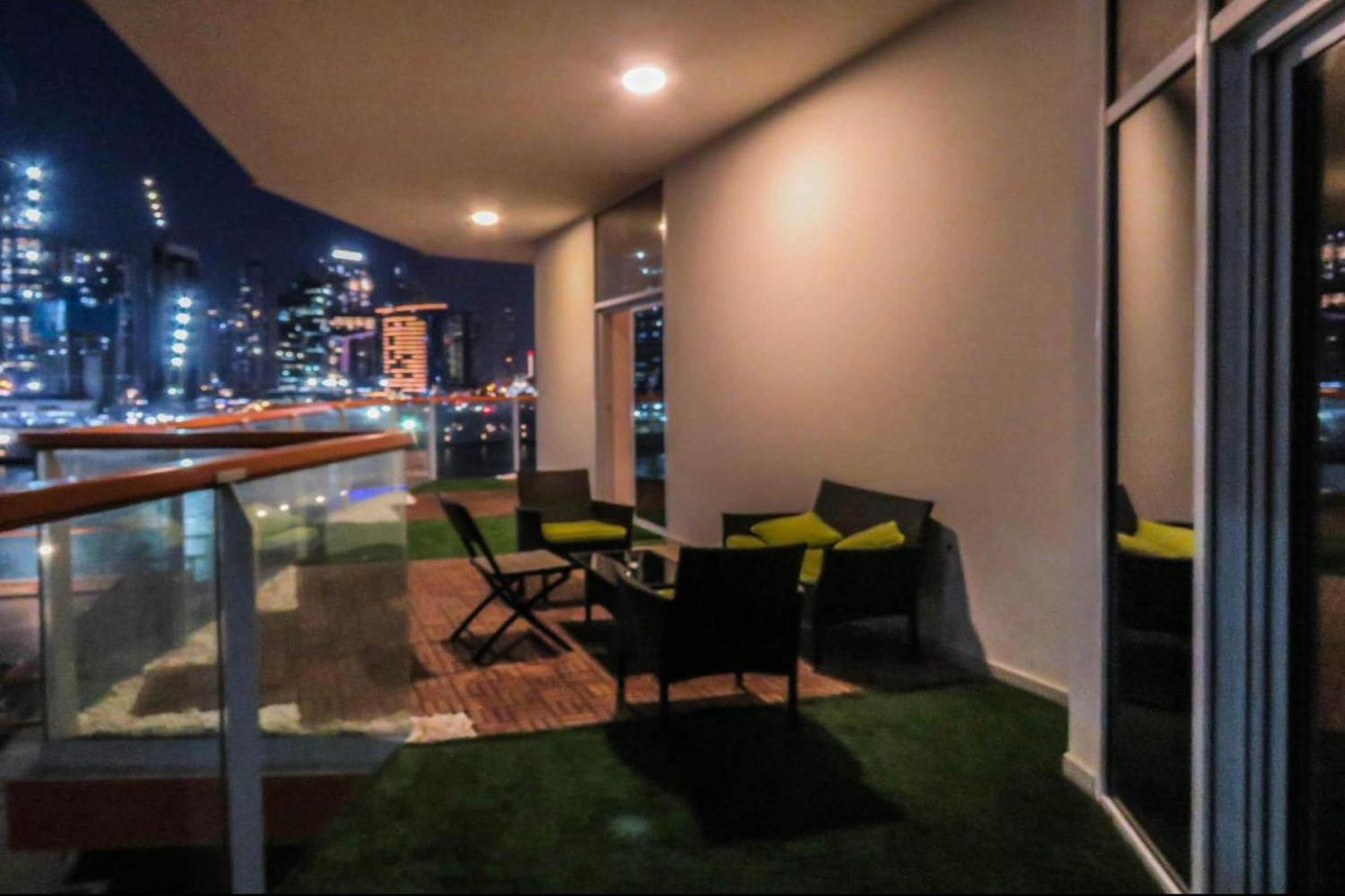 Oyo 1027 Binghatti 2 Bhk Business Bay Appartement