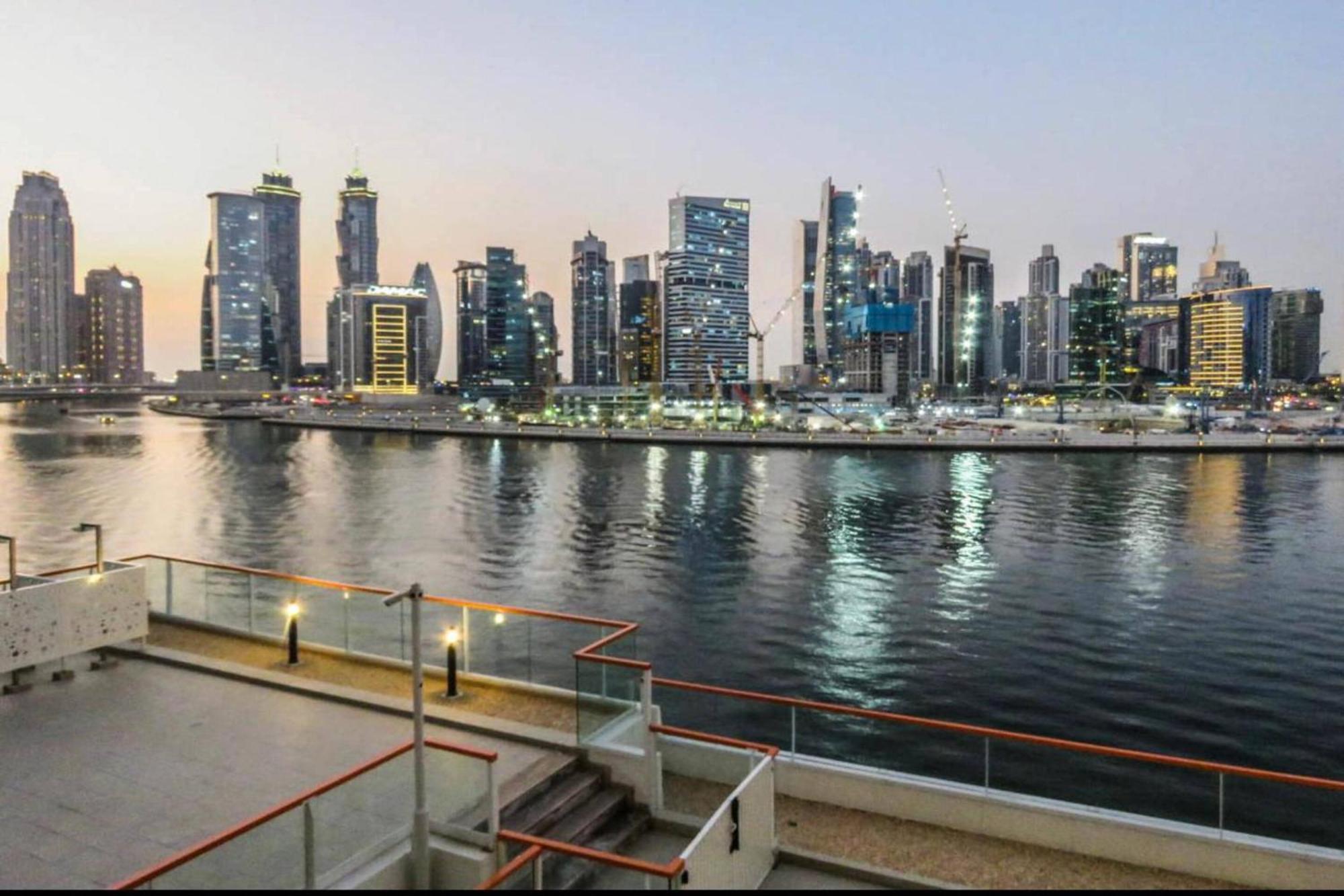 Oyo 1027 Binghatti 2 Bhk Business Bay Dubaï