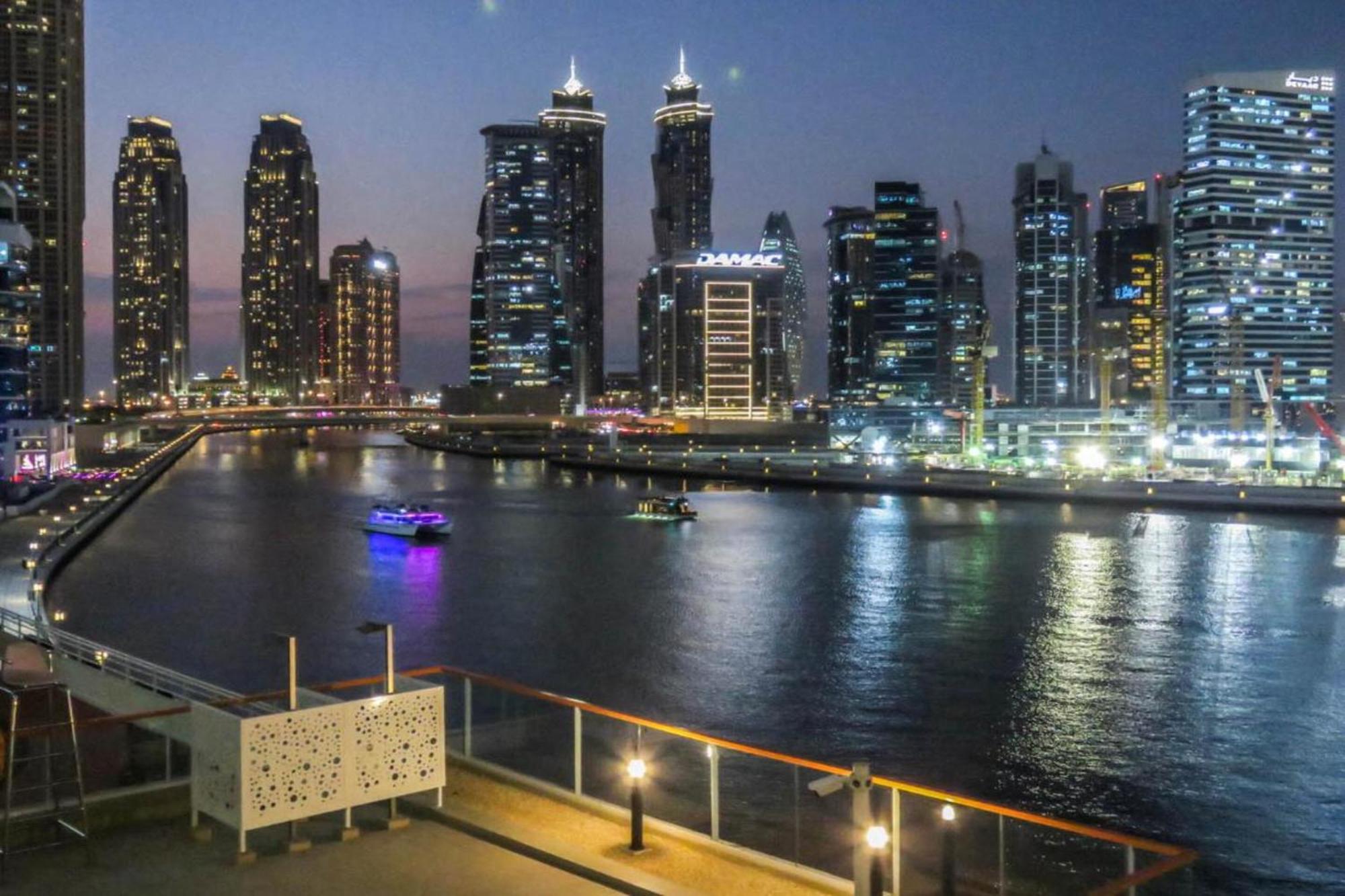 Oyo 1027 Binghatti 2 Bhk Business Bay * Dubaï