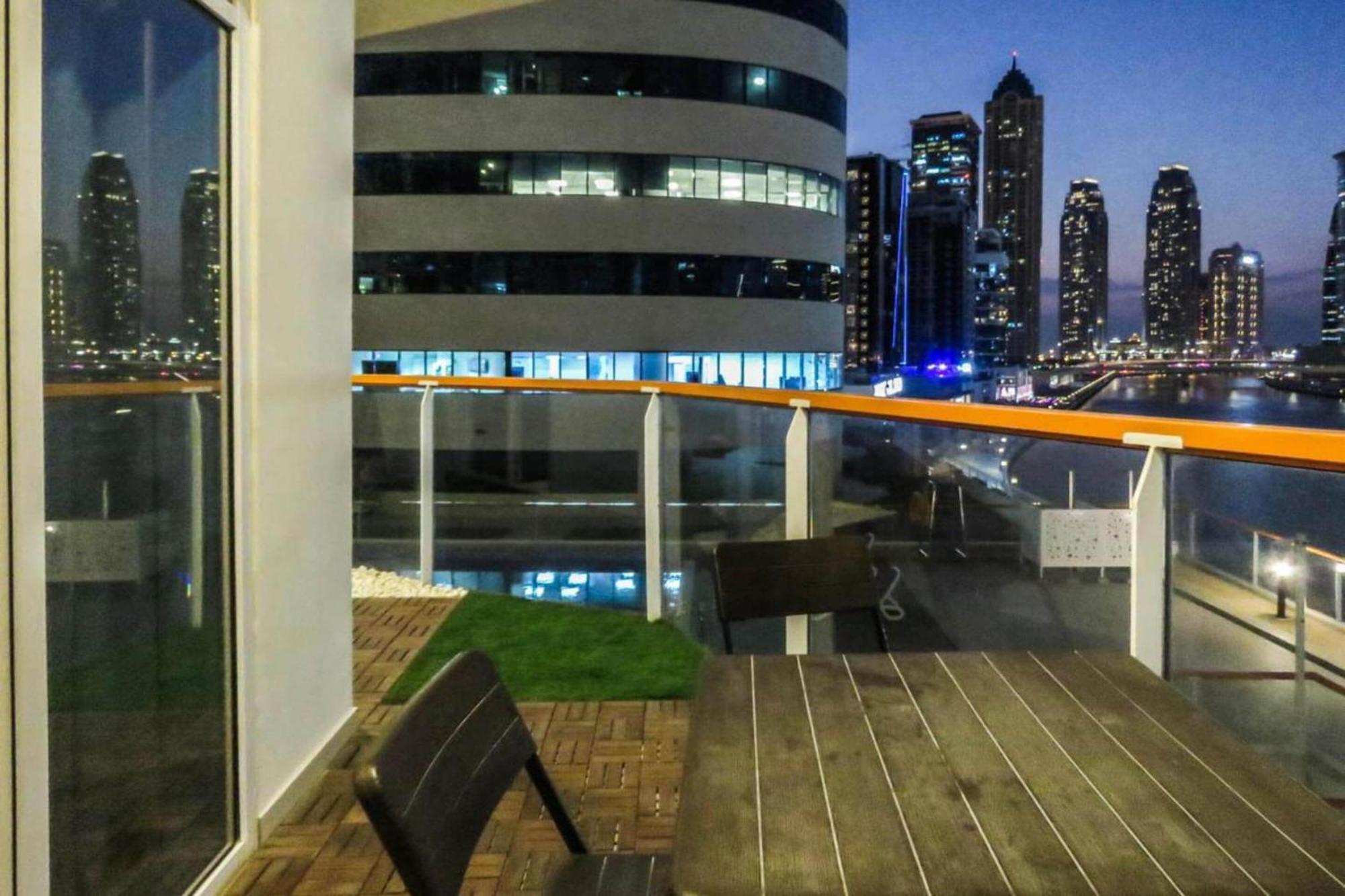 Oyo 1027 Binghatti 2 Bhk Business Bay Appartement
