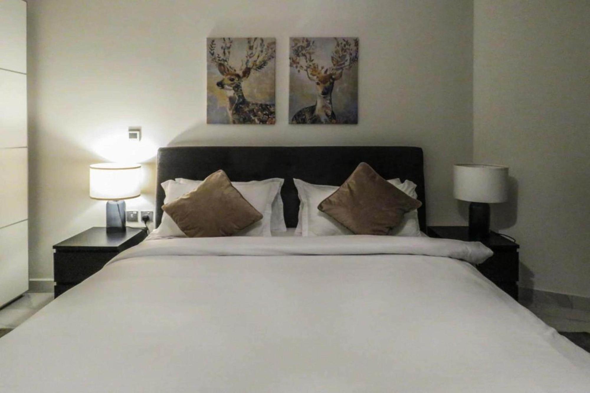 Oyo 1027 Binghatti 2 Bhk Business Bay Dubaï