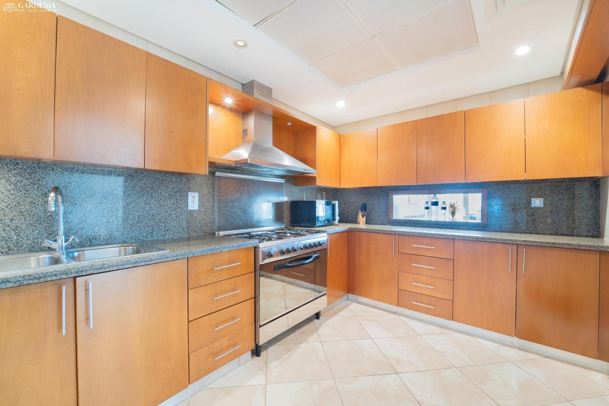 Gardenia Al Fattan Marine Suites: Beachfront Luxury With Sea Views Apartment