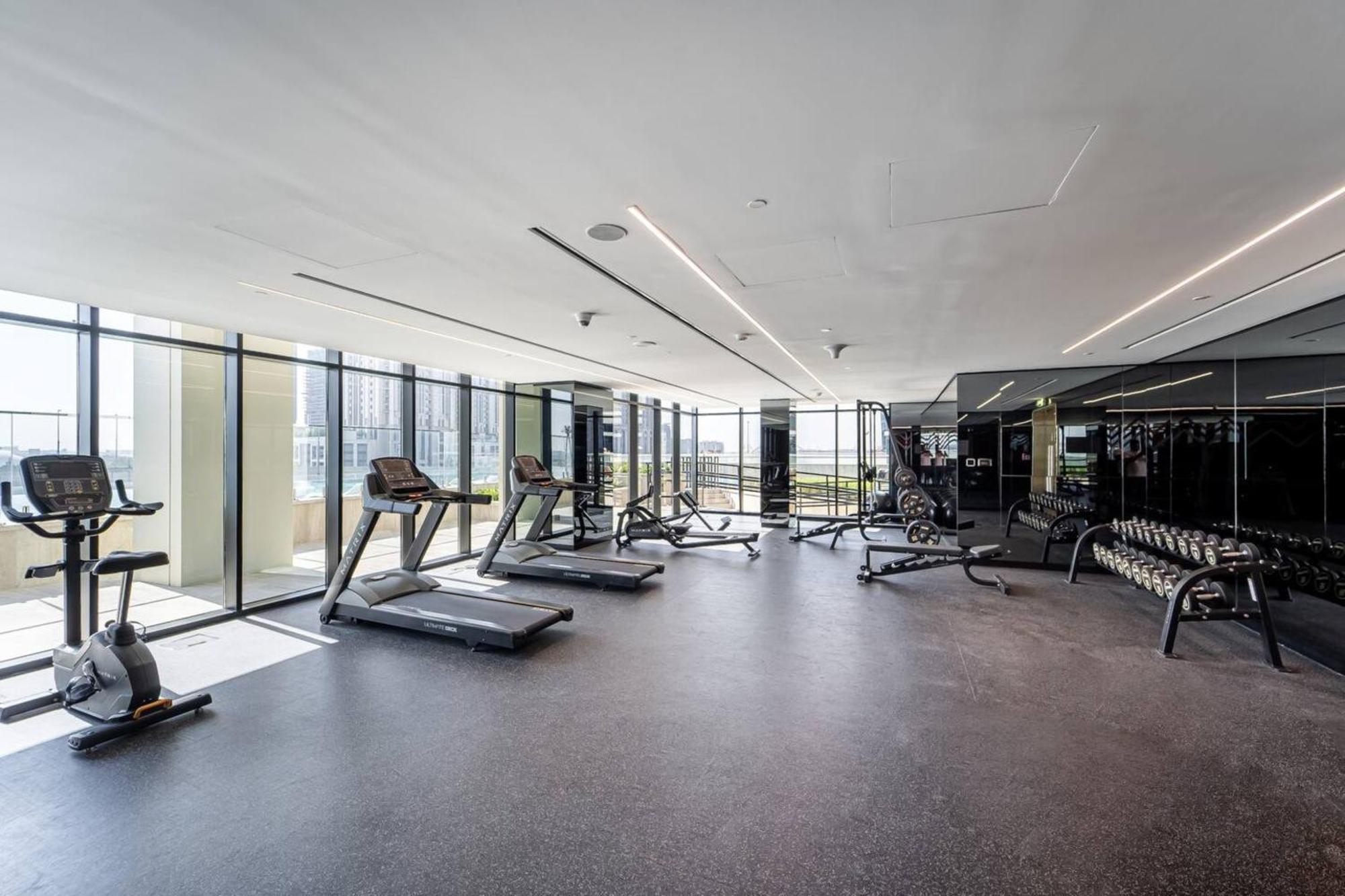 Appartement Fam Living Contemporary 2br Oasis Waterfront Comfort Close To Downtown Dubaï