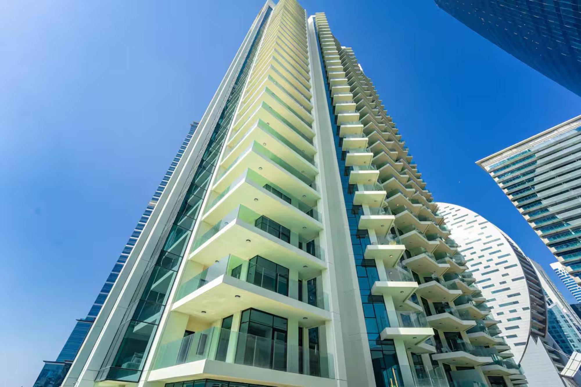 Fam Living Contemporary 2br Oasis Waterfront Comfort Close To Downtown Appartement *