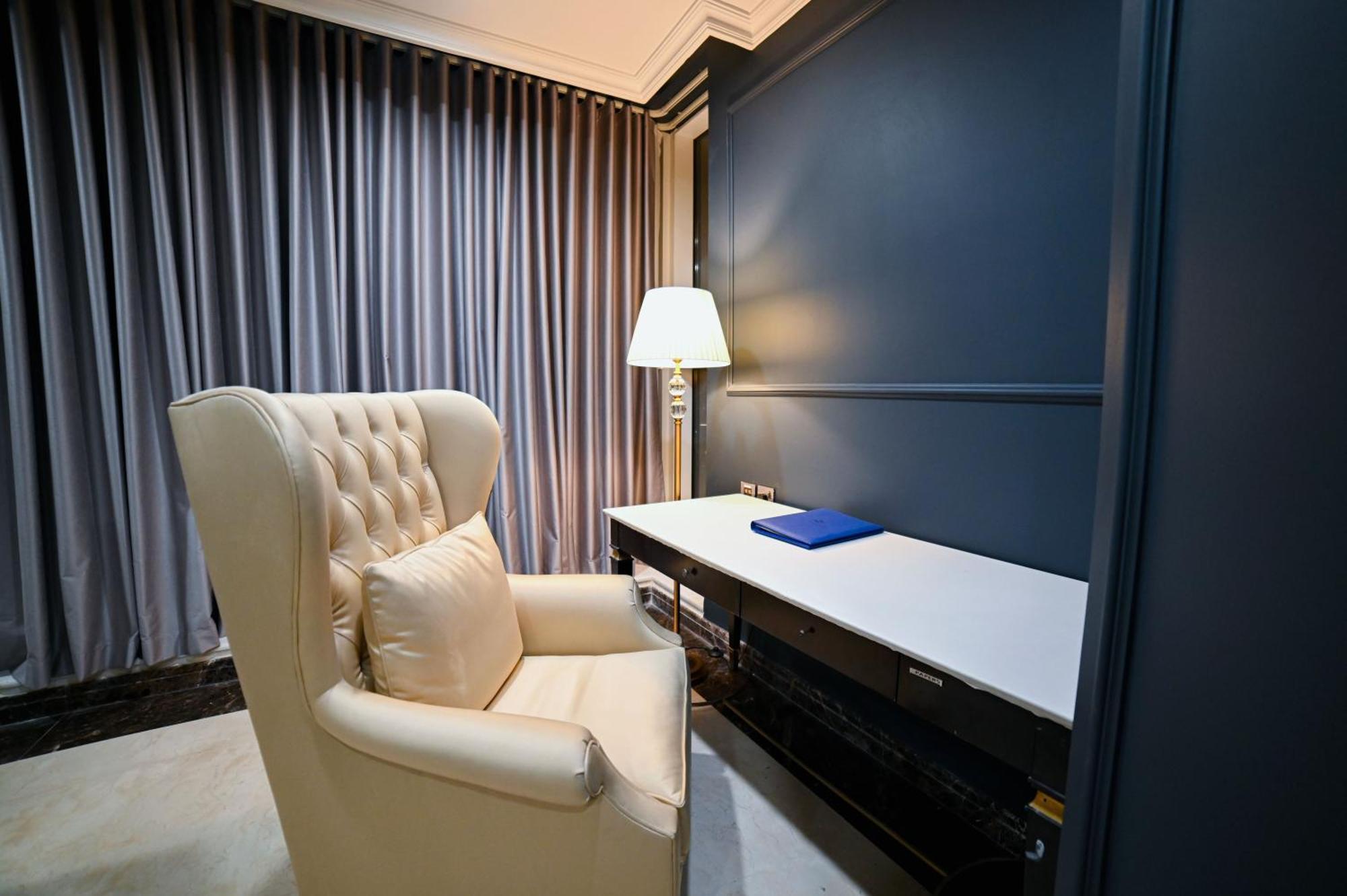 Seven Seas Hotel