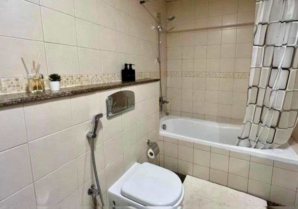 Appartement Intercontinental Marina Full Marina View With Balcony, Marina Mall, Large 1 Bedroom Apartment, Kitchen, 2 Toilets, 1 Parking, Swimming Pool And Gym Free Access, Paid Breakfast