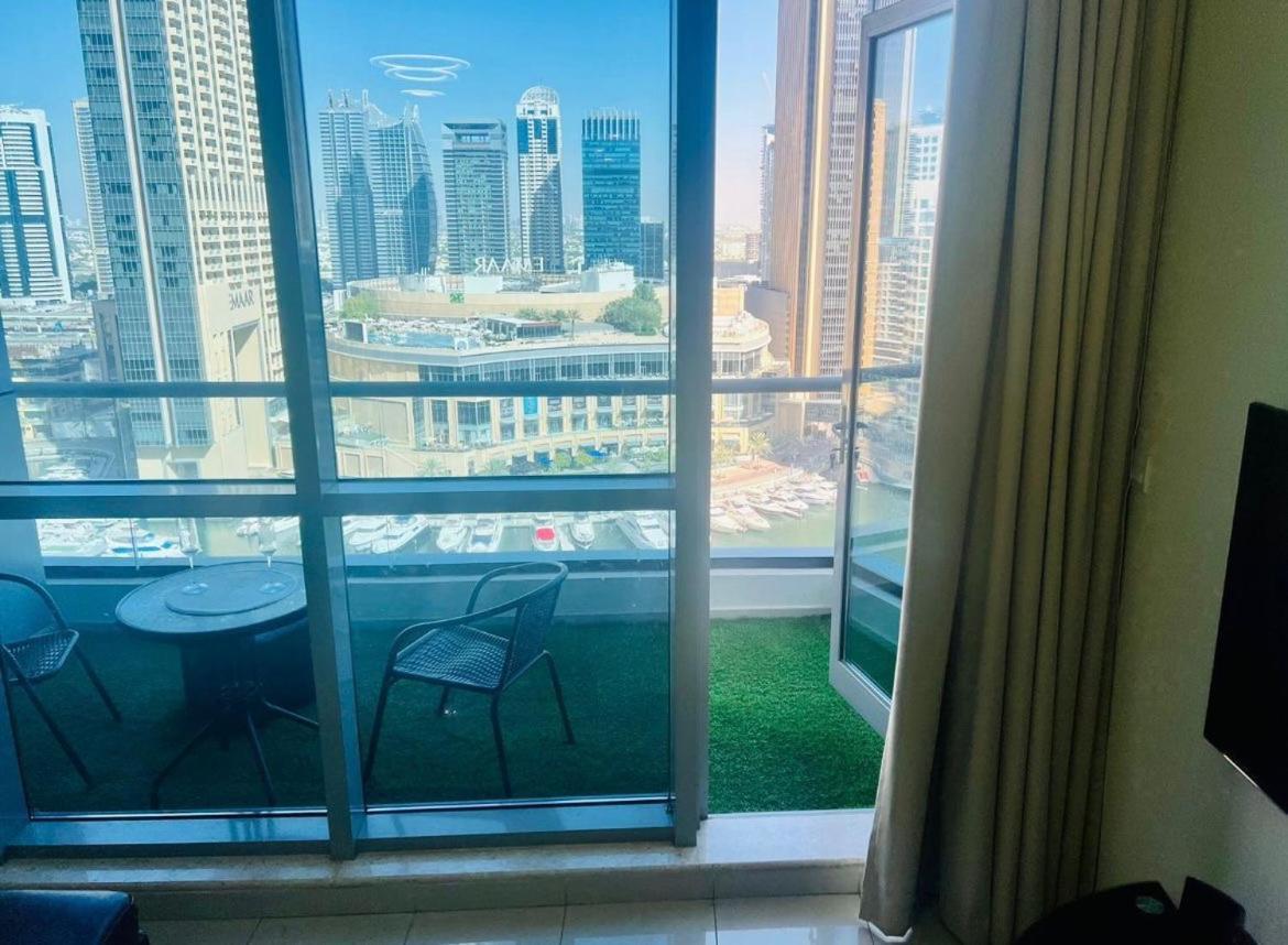 Intercontinental Marina Full Marina View With Balcony, Marina Mall, Large 1 Bedroom Apartment, Kitchen, 2 Toilets, 1 Parking, Swimming Pool And Gym Free Access, Paid Breakfast Dubaï