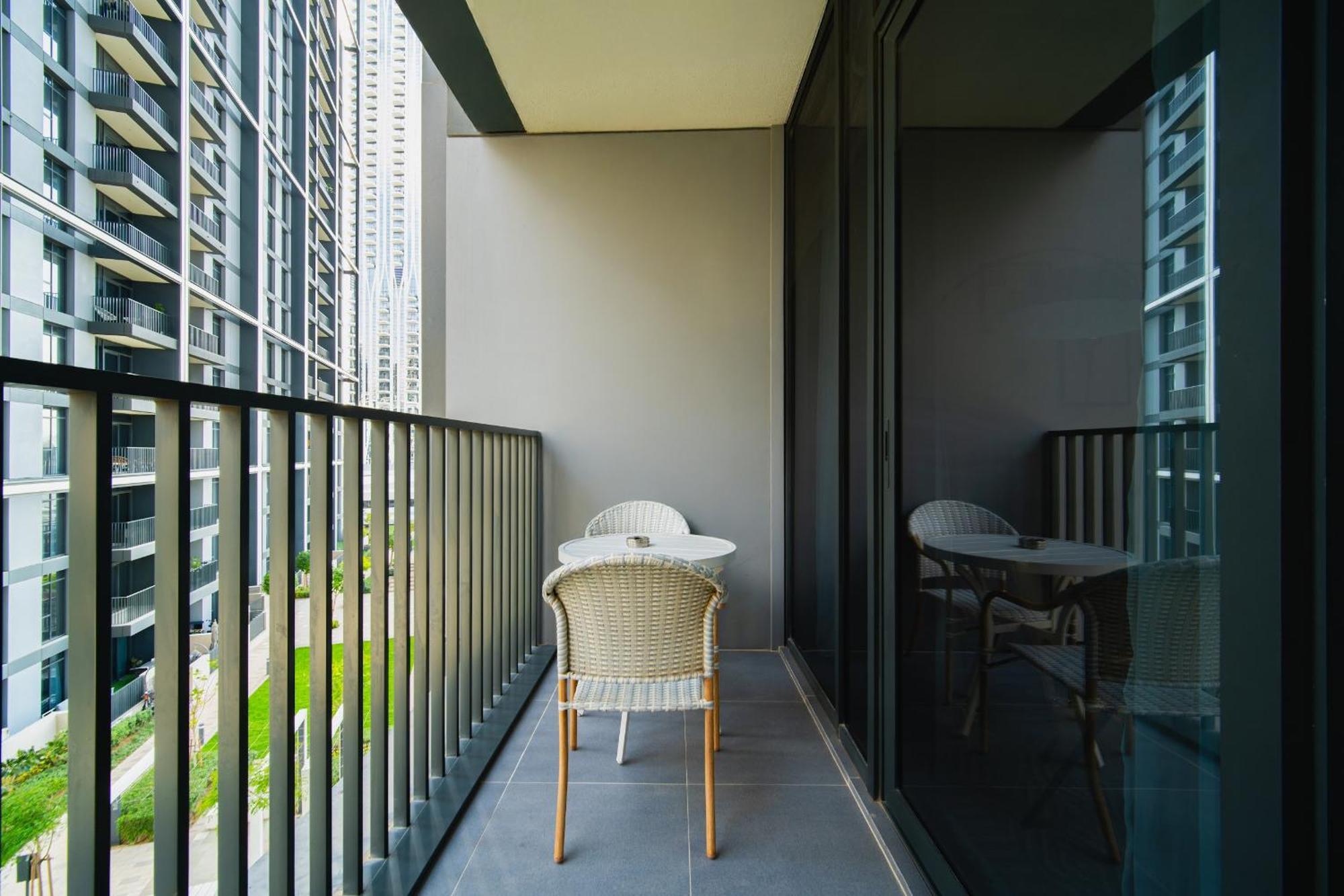 Waterfront 1br With Infinity Pool In Creek Edge T1 *