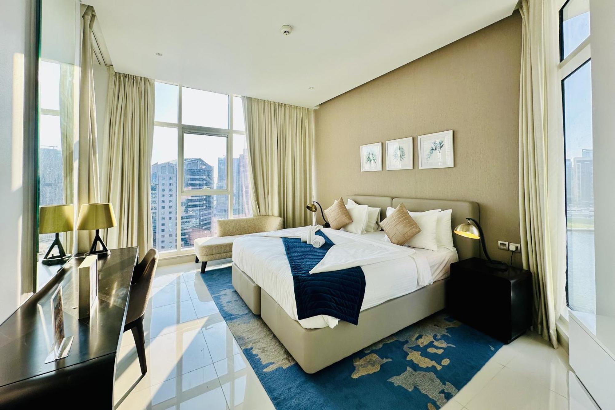 Vserve Stylish 1 Bedroom With Burj Khalifa And Canal View Dubái