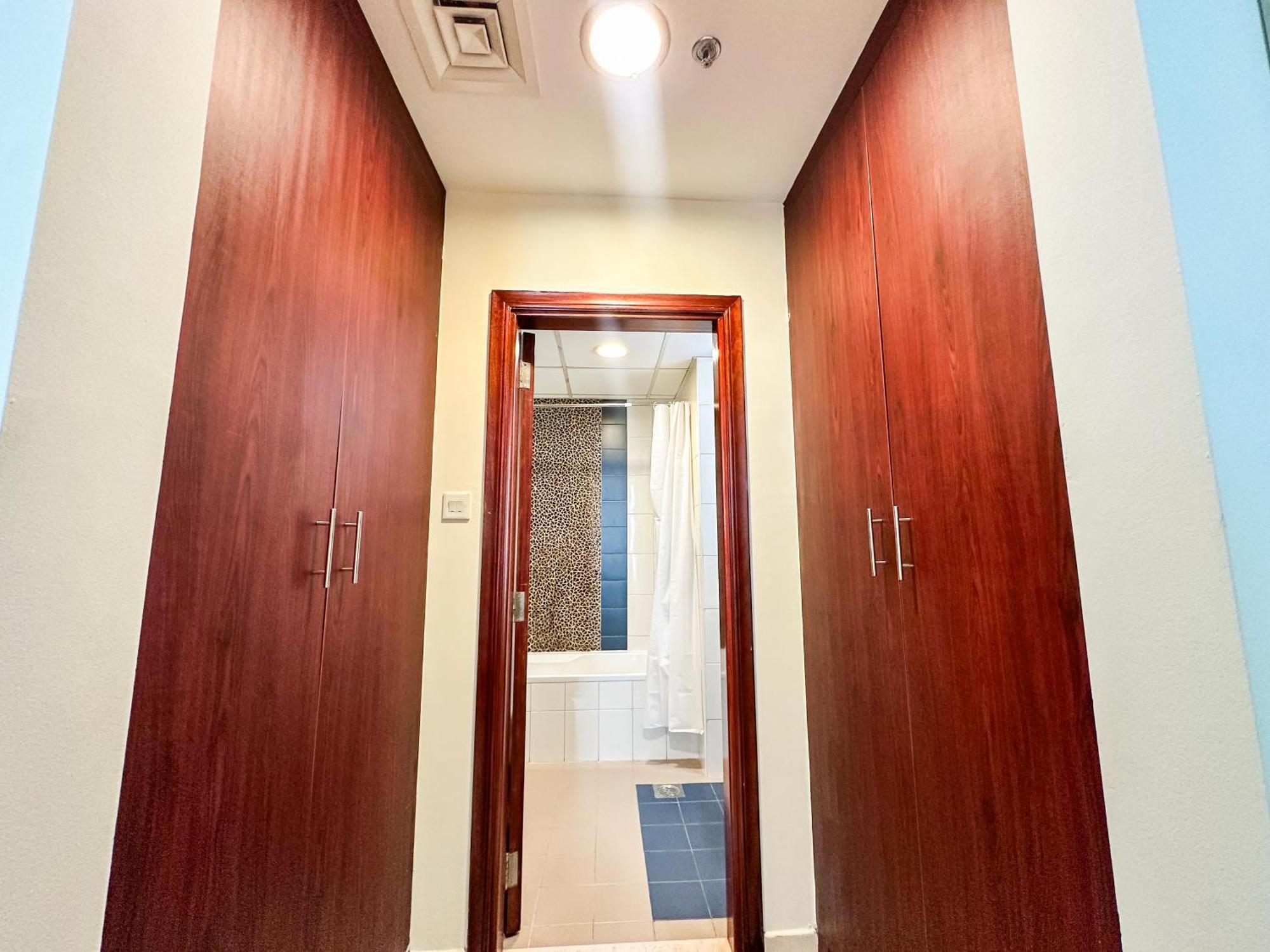 Vserve - 1 Bedroom Stunning Canal And Burj Khalifa View Appartement Dubaï