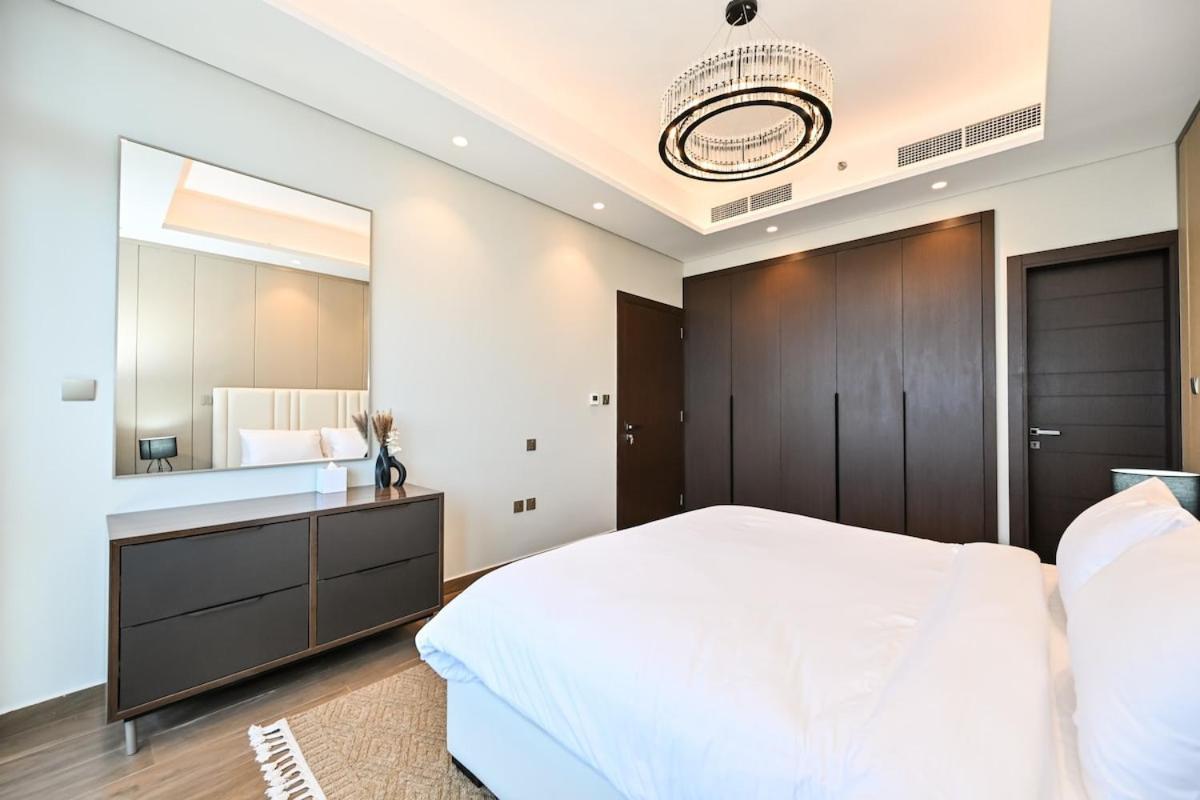 Stunning 1 Bdr Luxury With Burj Khalifa View Apartment