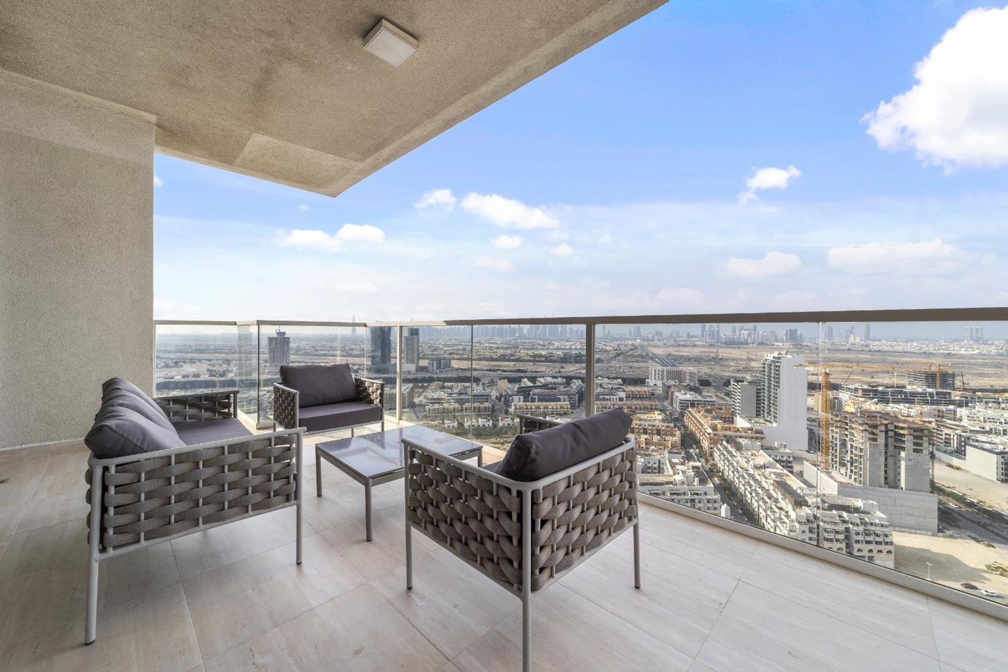 Vayk - Bright 4br Penthouse With Spacious Terrace Apartment *