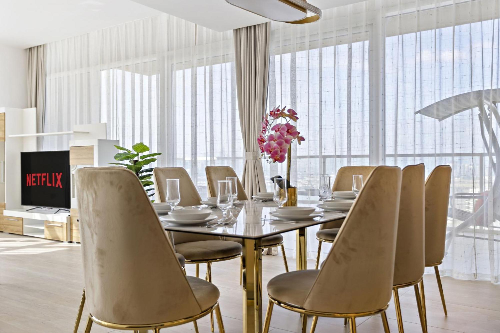 Vayk - Bright 4br Penthouse With Spacious Terrace Apartment *