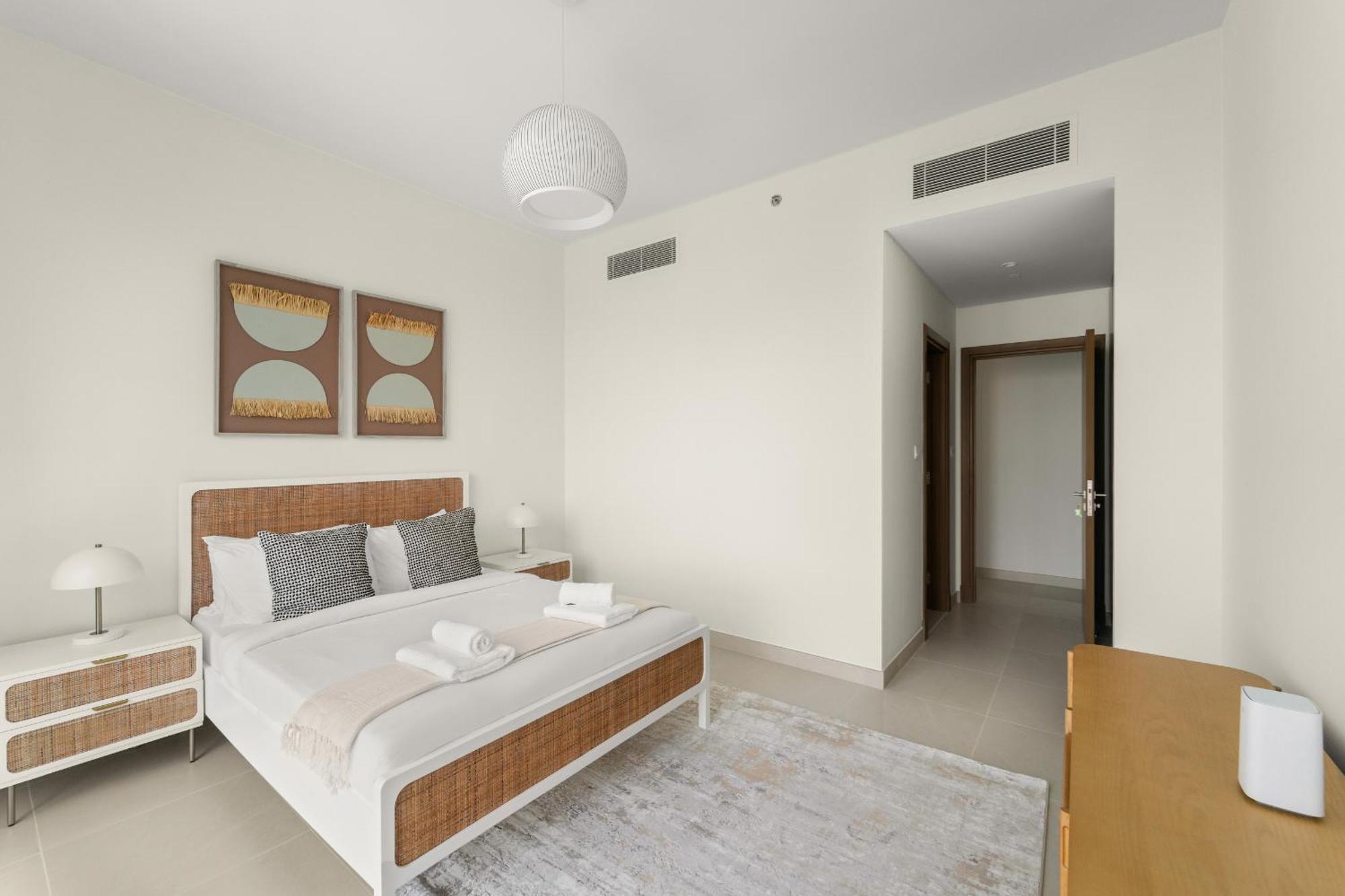 Vayk - Stylish Canal-front 2 Bd Maid In Al Wasl Dubaï