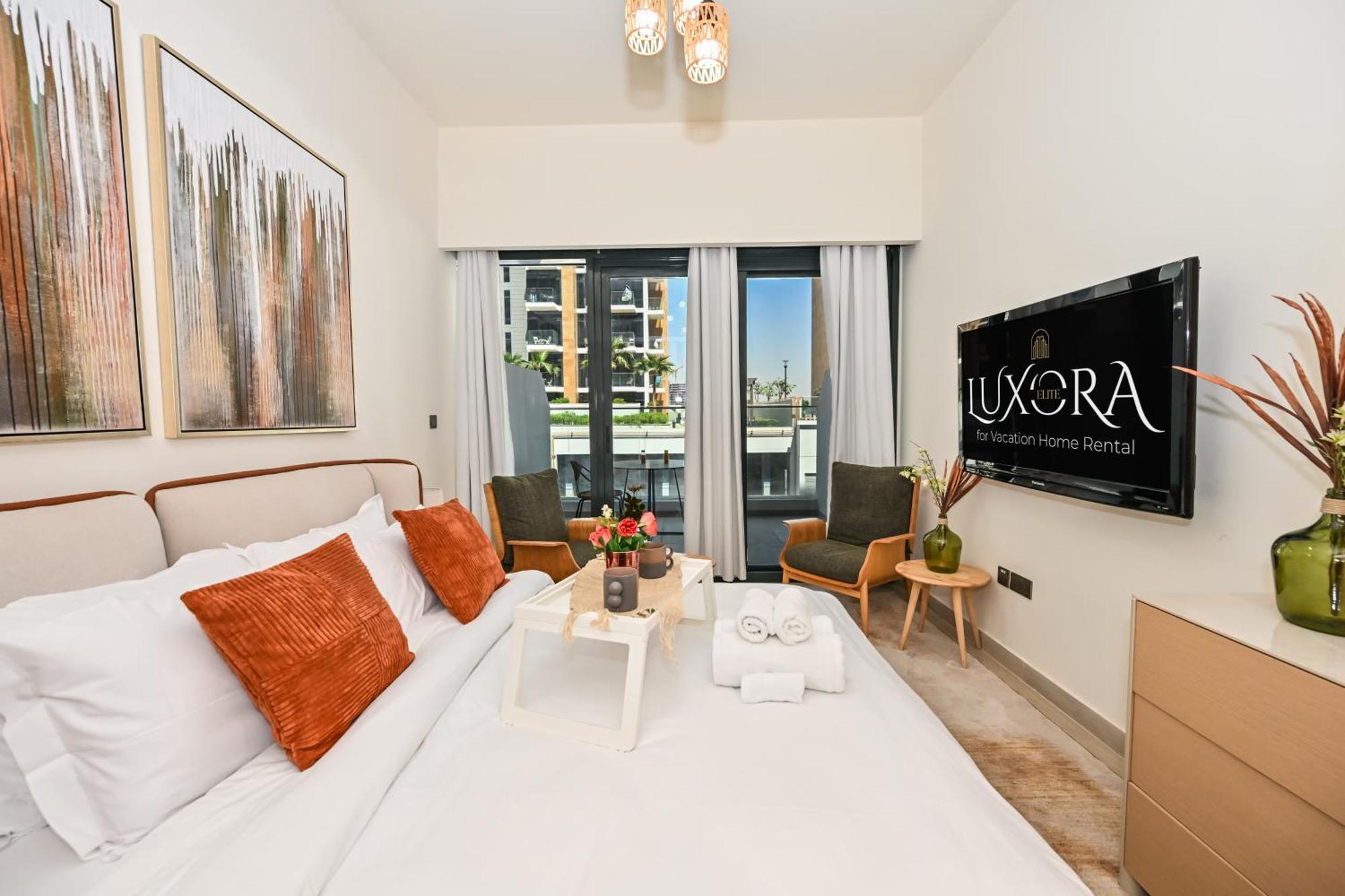 Discover A Cozy Luxury With A Refreshing Pool, Just A 10-minute Journey From The City's Heart Appartement *