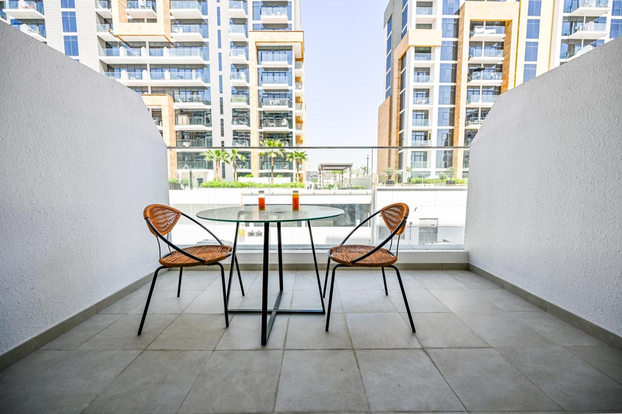 Appartement Discover A Cozy Luxury With A Refreshing Pool, Just A 10-minute Journey From The City's Heart