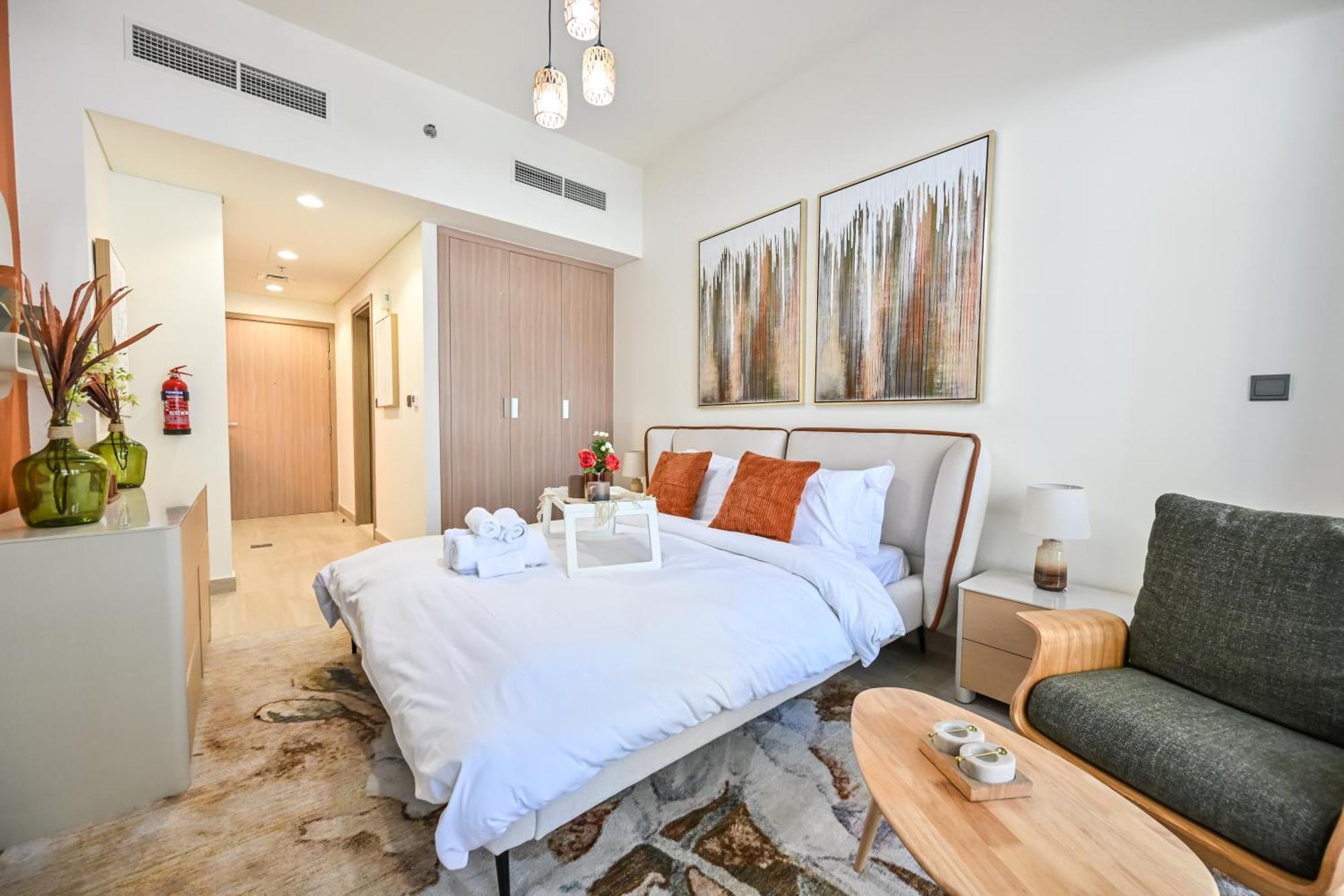Discover A Cozy Luxury With A Refreshing Pool, Just A 10-minute Journey From The City's Heart Appartement